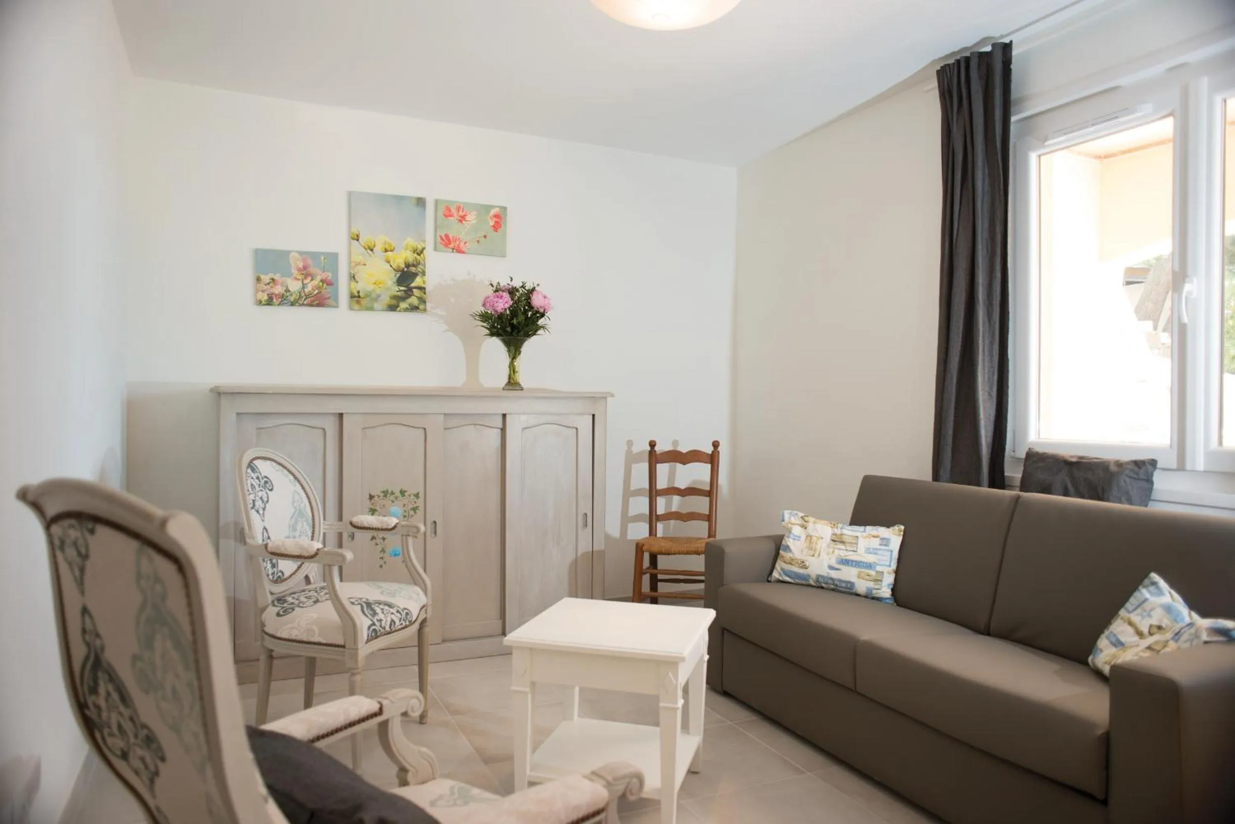 Seating area in Appartements des Joncas