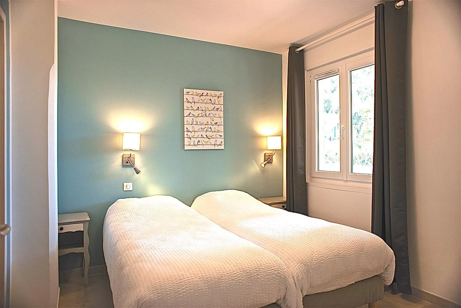 Photo of the whole room, Bed in Appartements des Joncas