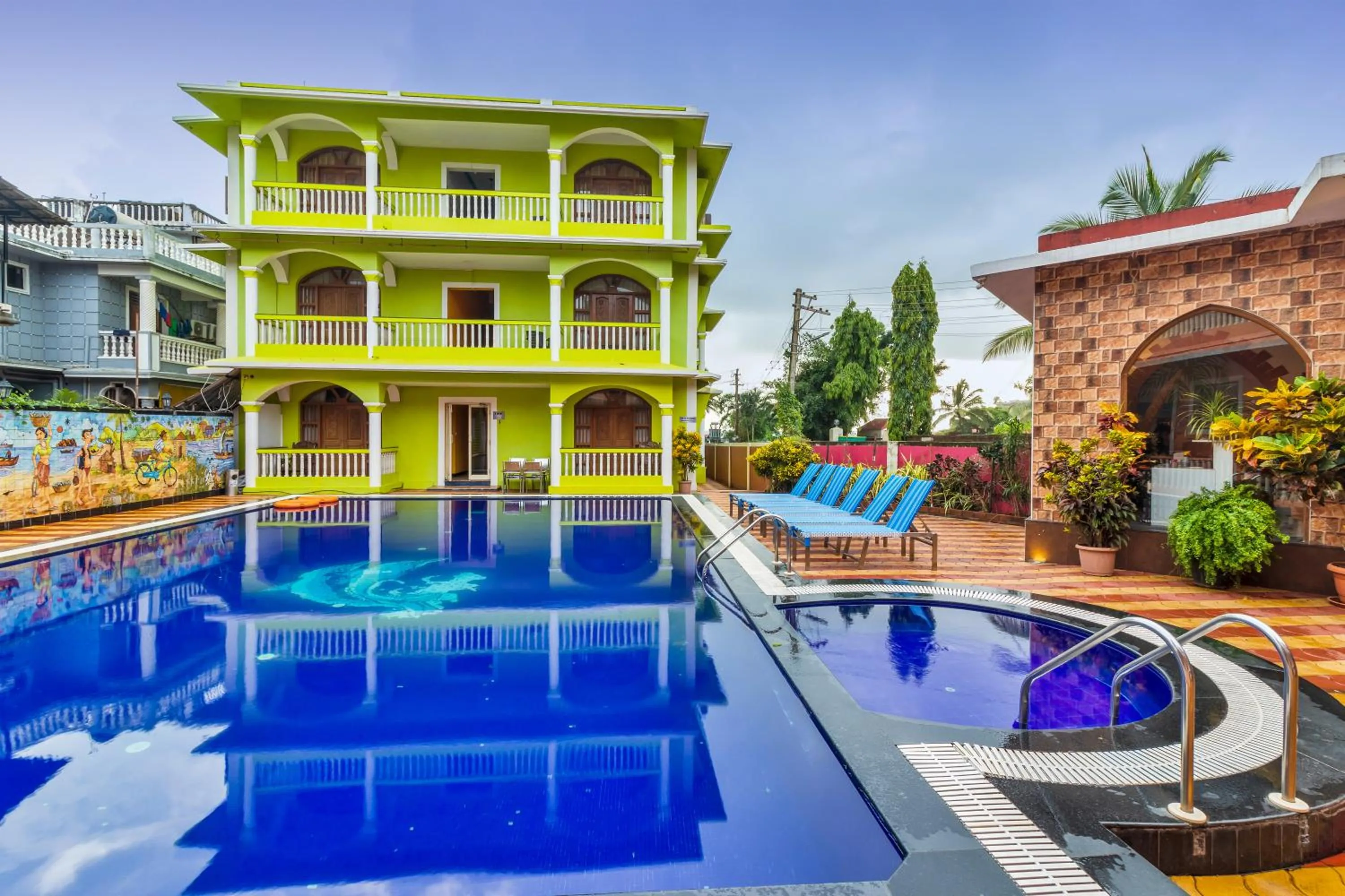 Property building in Larios Beach Holidays