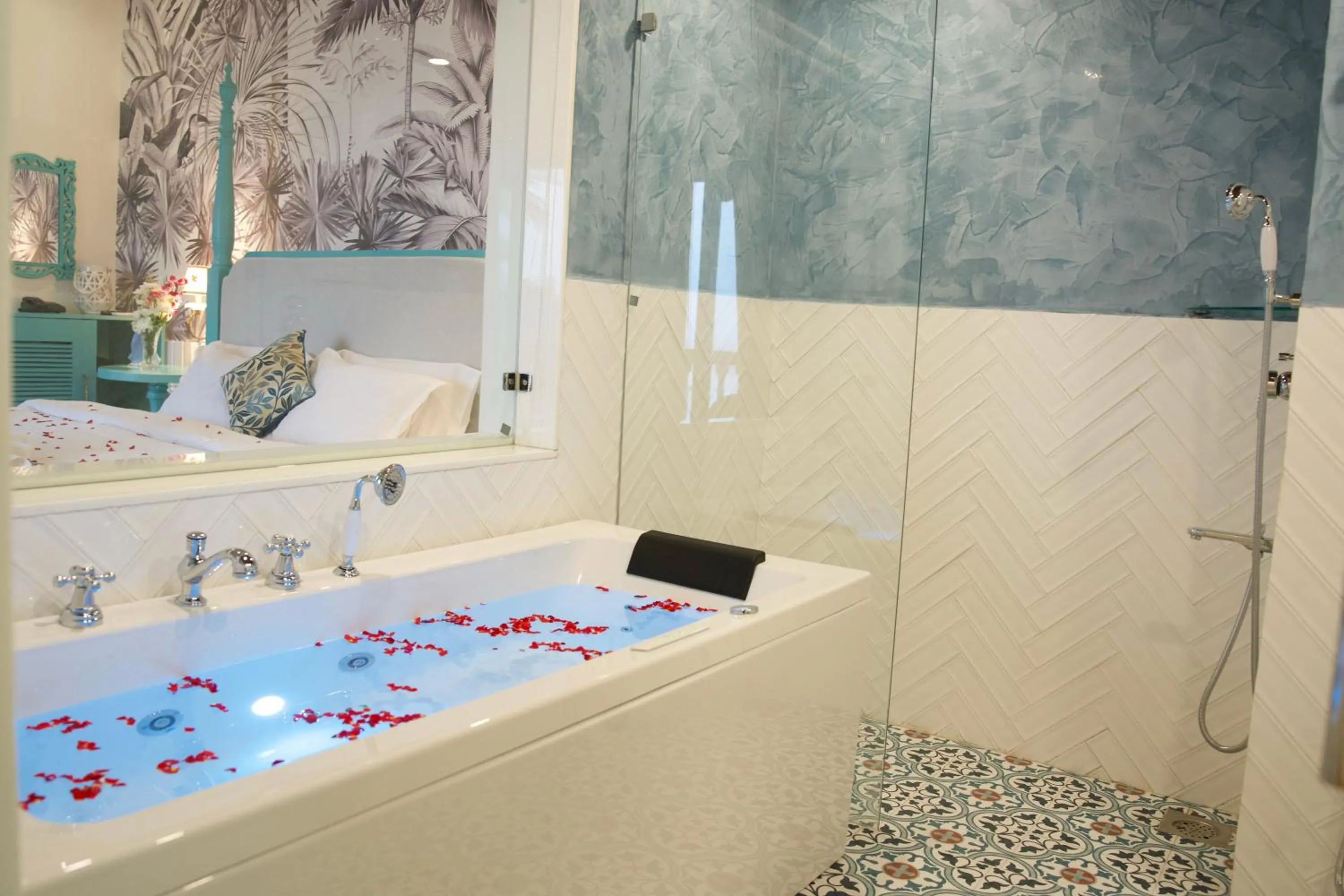 Shower in Larios Beach Holidays