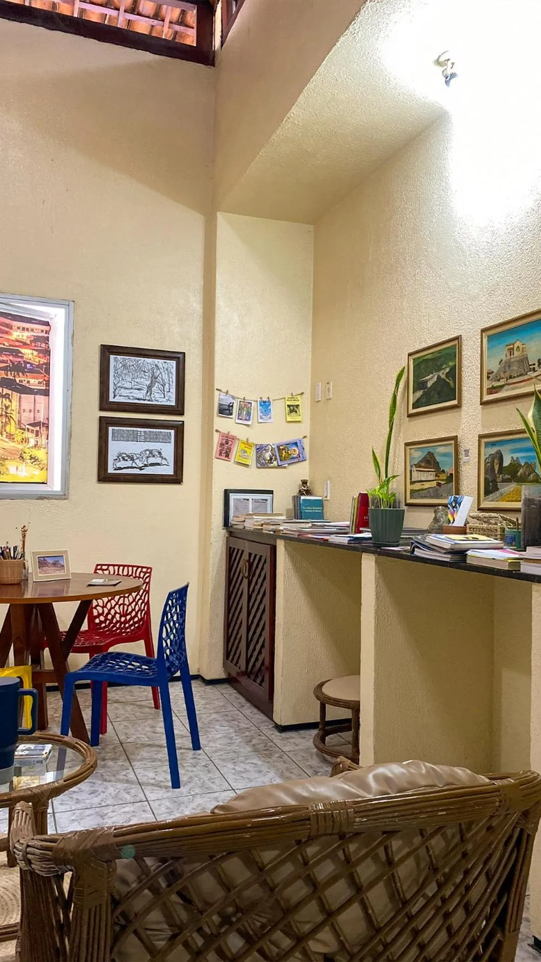 Seating area in Hotel Monólitos