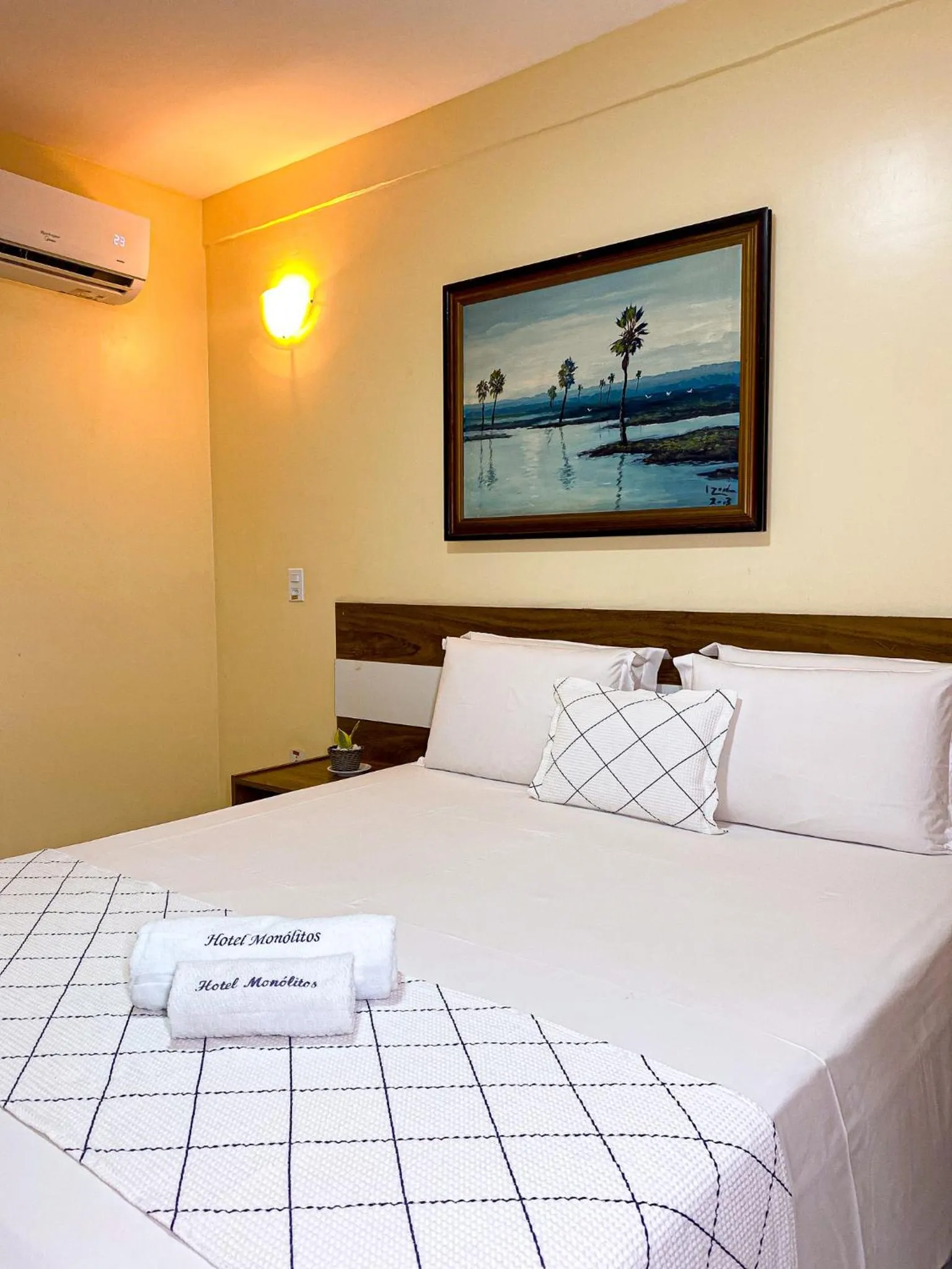 Bedroom, Bed in Hotel Monólitos