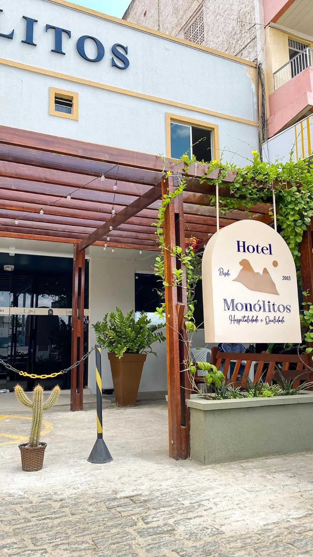 Property logo or sign in Hotel Monólitos