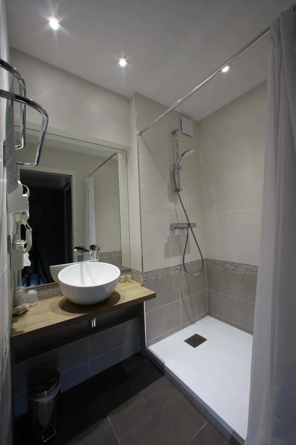 Shower in Hotel de Compostelle