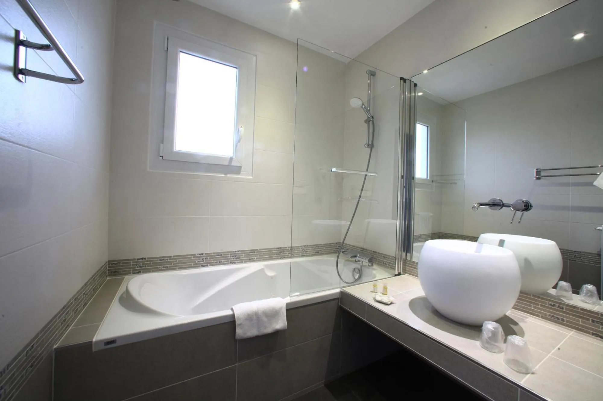 Bathroom in Hotel de Compostelle