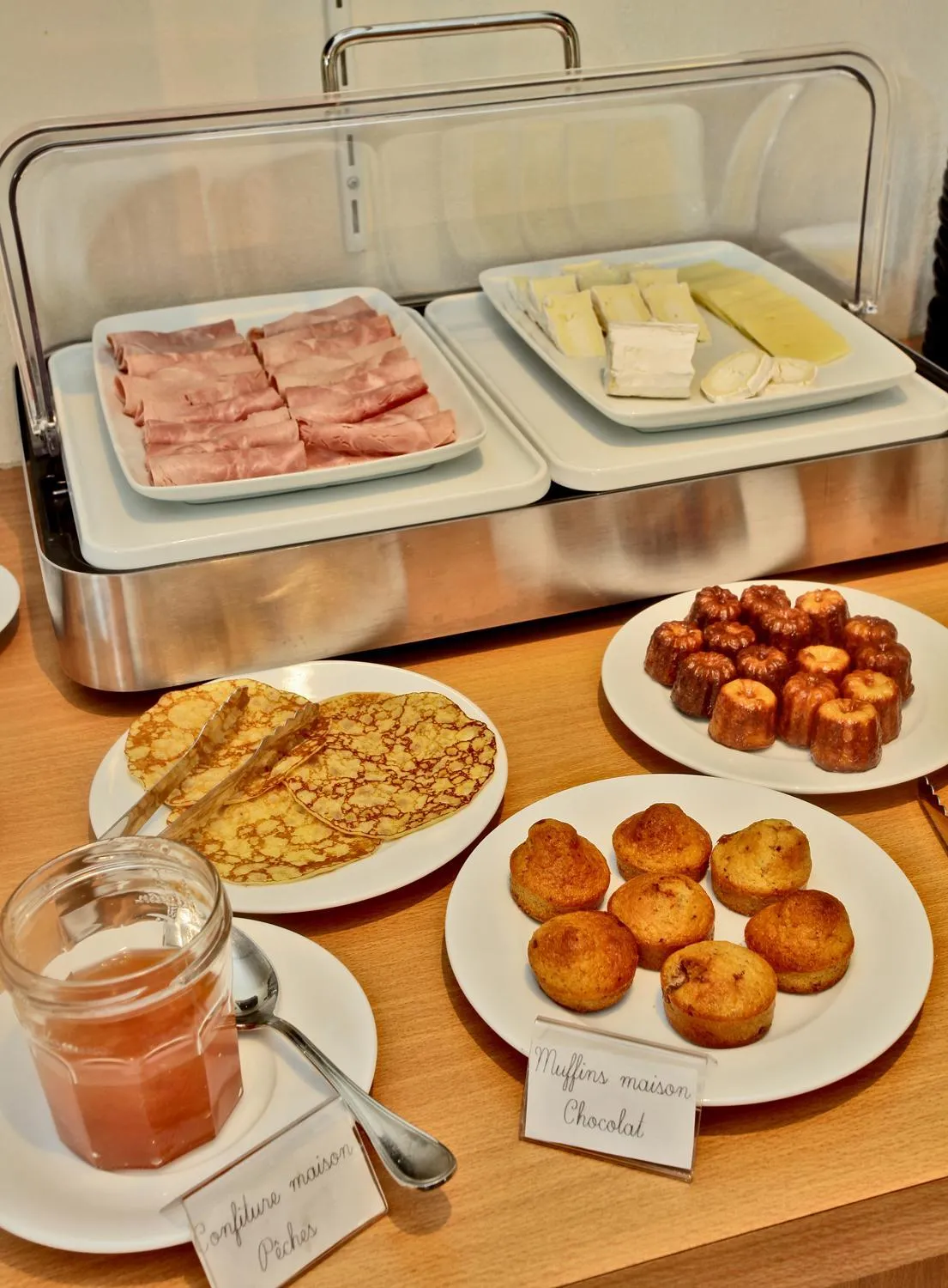 Buffet breakfast in Hotel de Compostelle