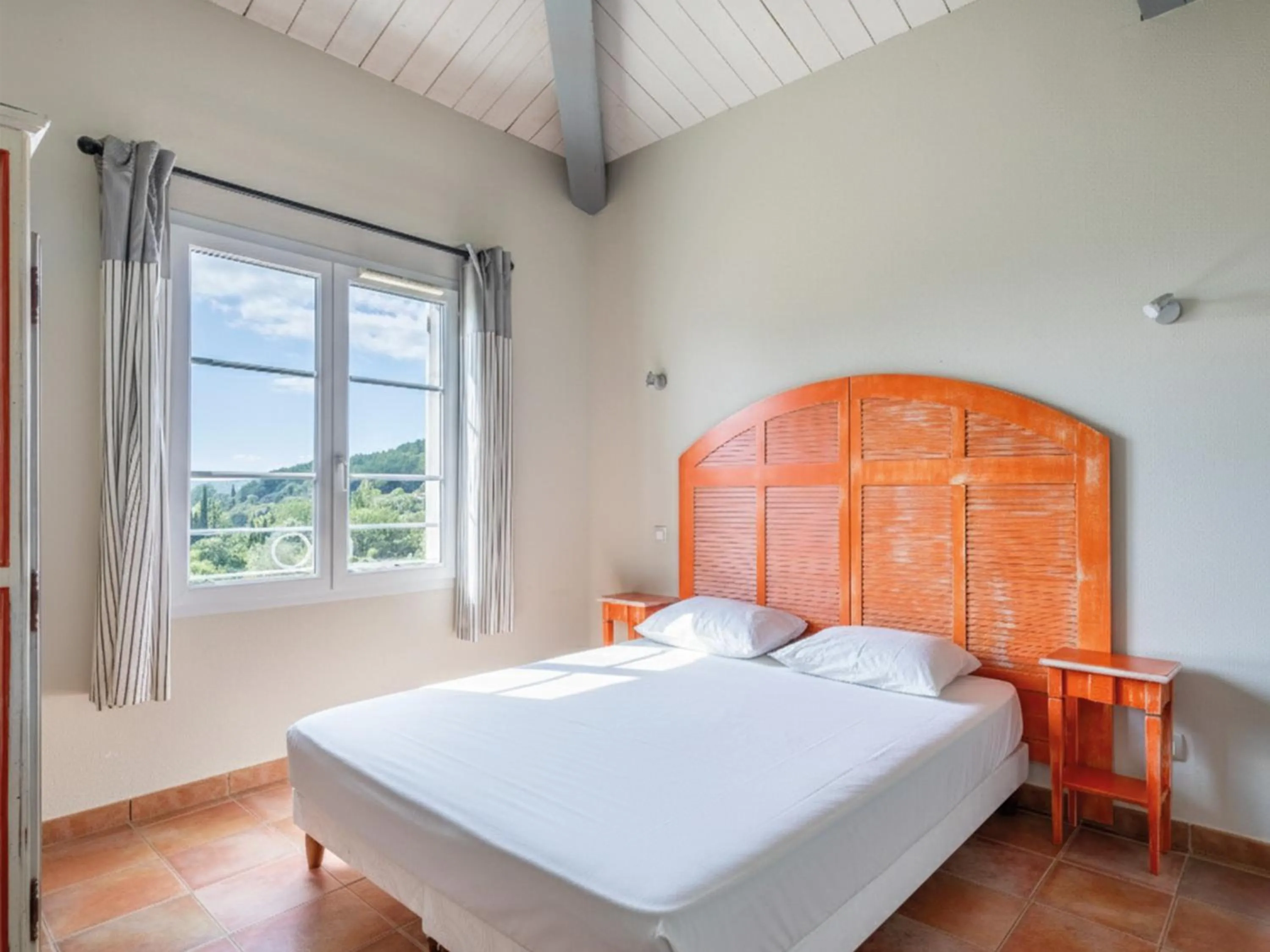 Bedroom, Bed in Vacancéole – Le Domaine de Camiole