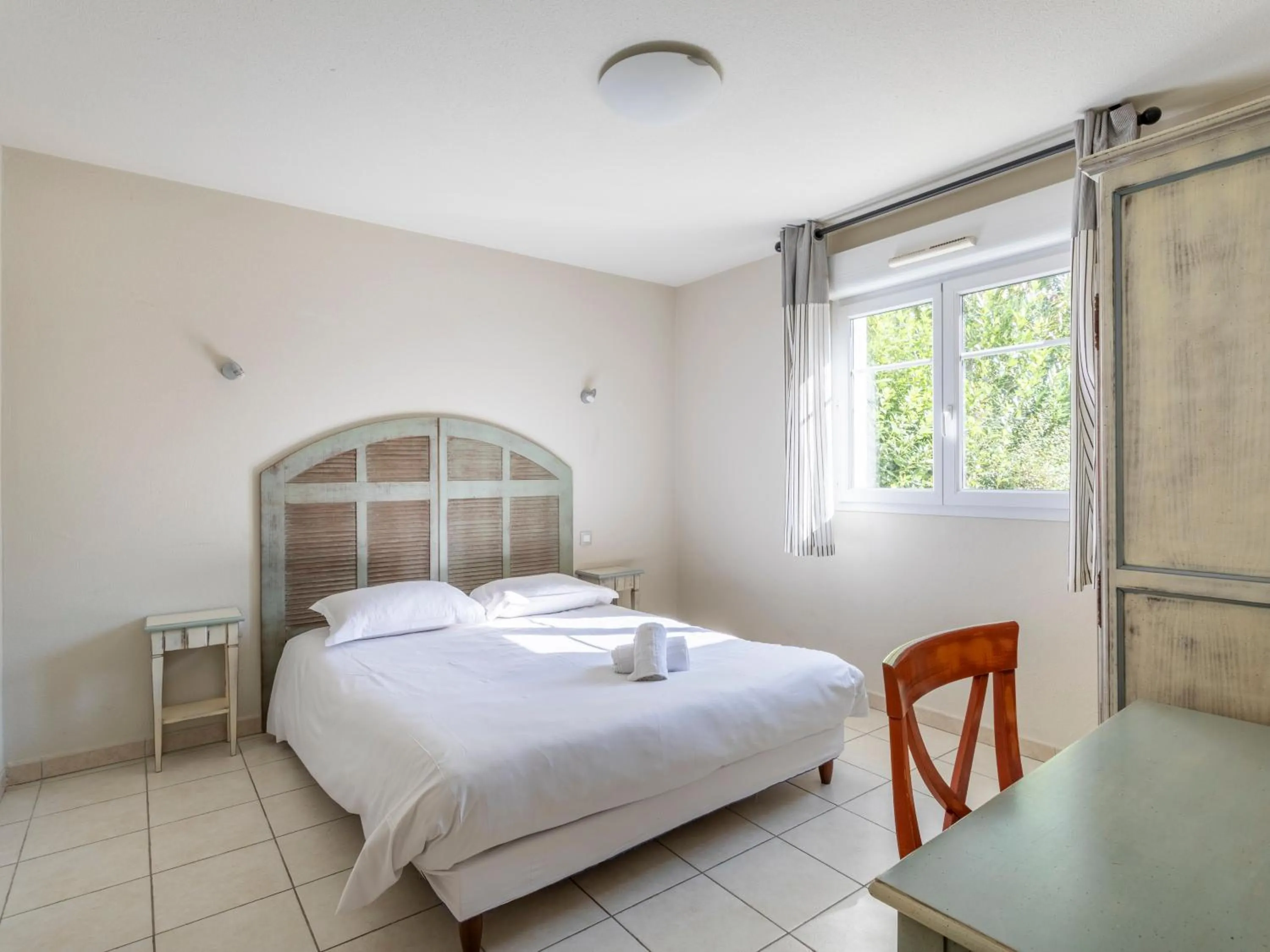 Bedroom, Bed in Vacancéole – Le Domaine de Camiole