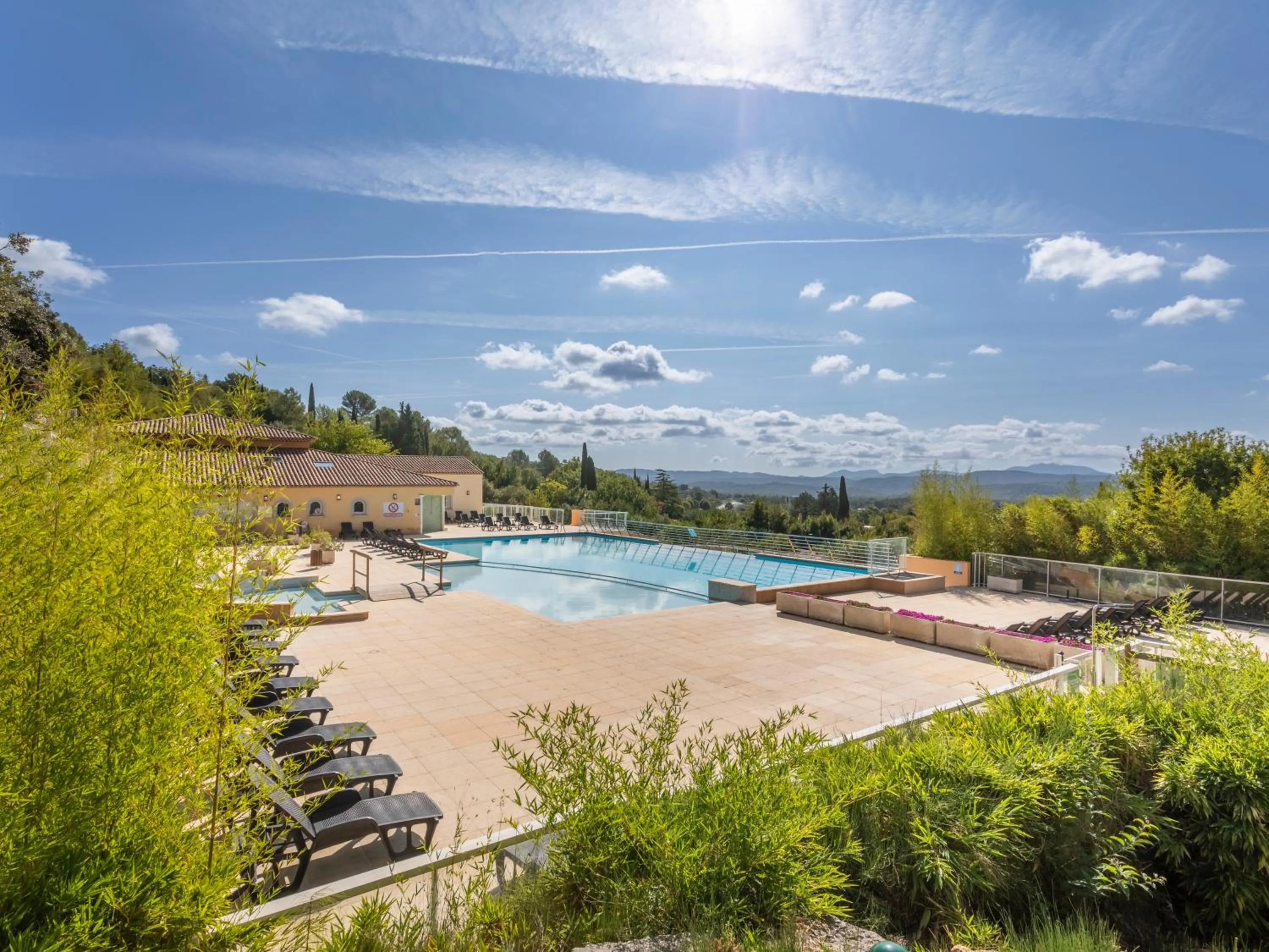Swimming pool in Vacancéole – Le Domaine de Camiole