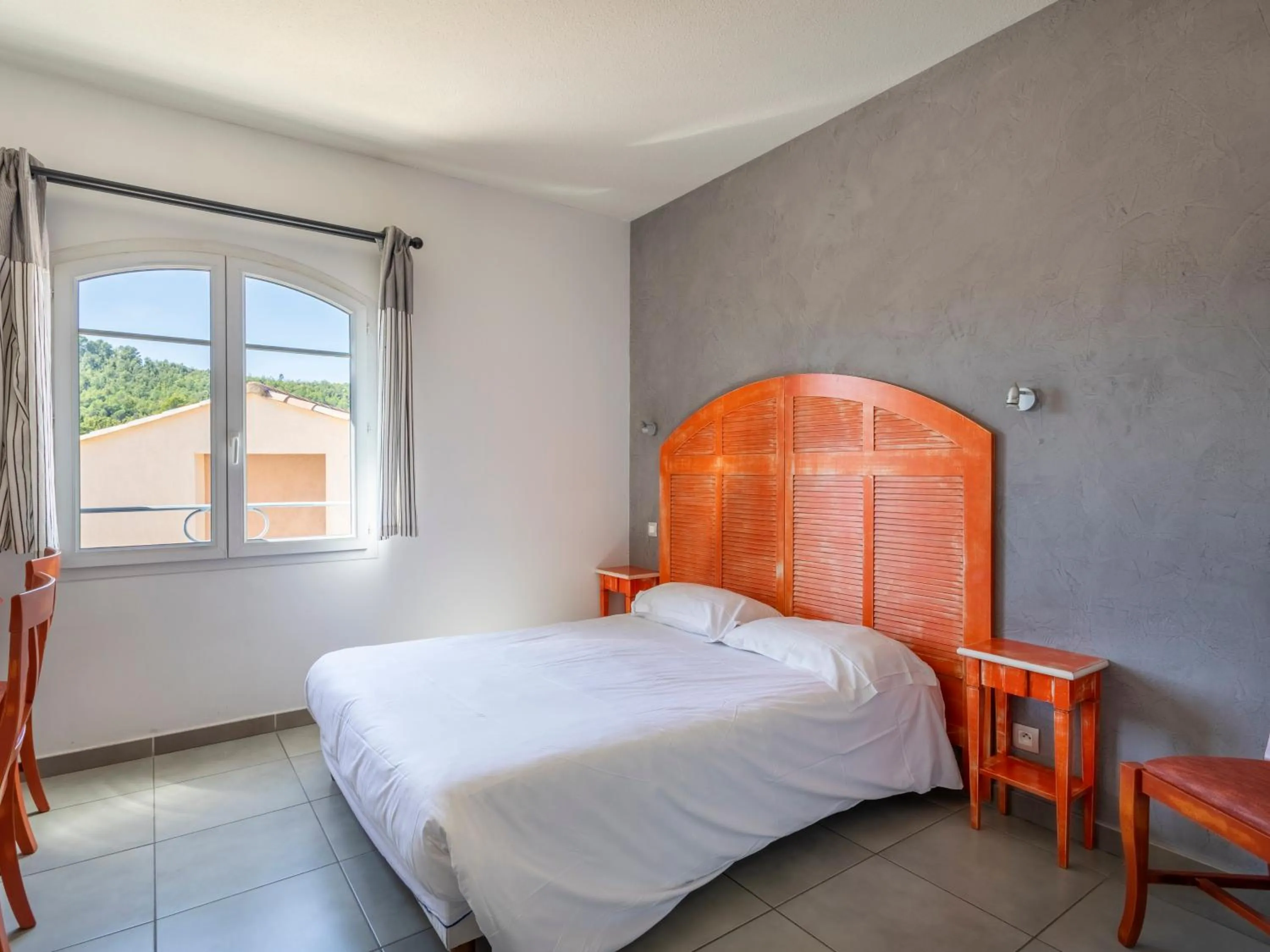 Bedroom, Bed in Vacancéole – Le Domaine de Camiole