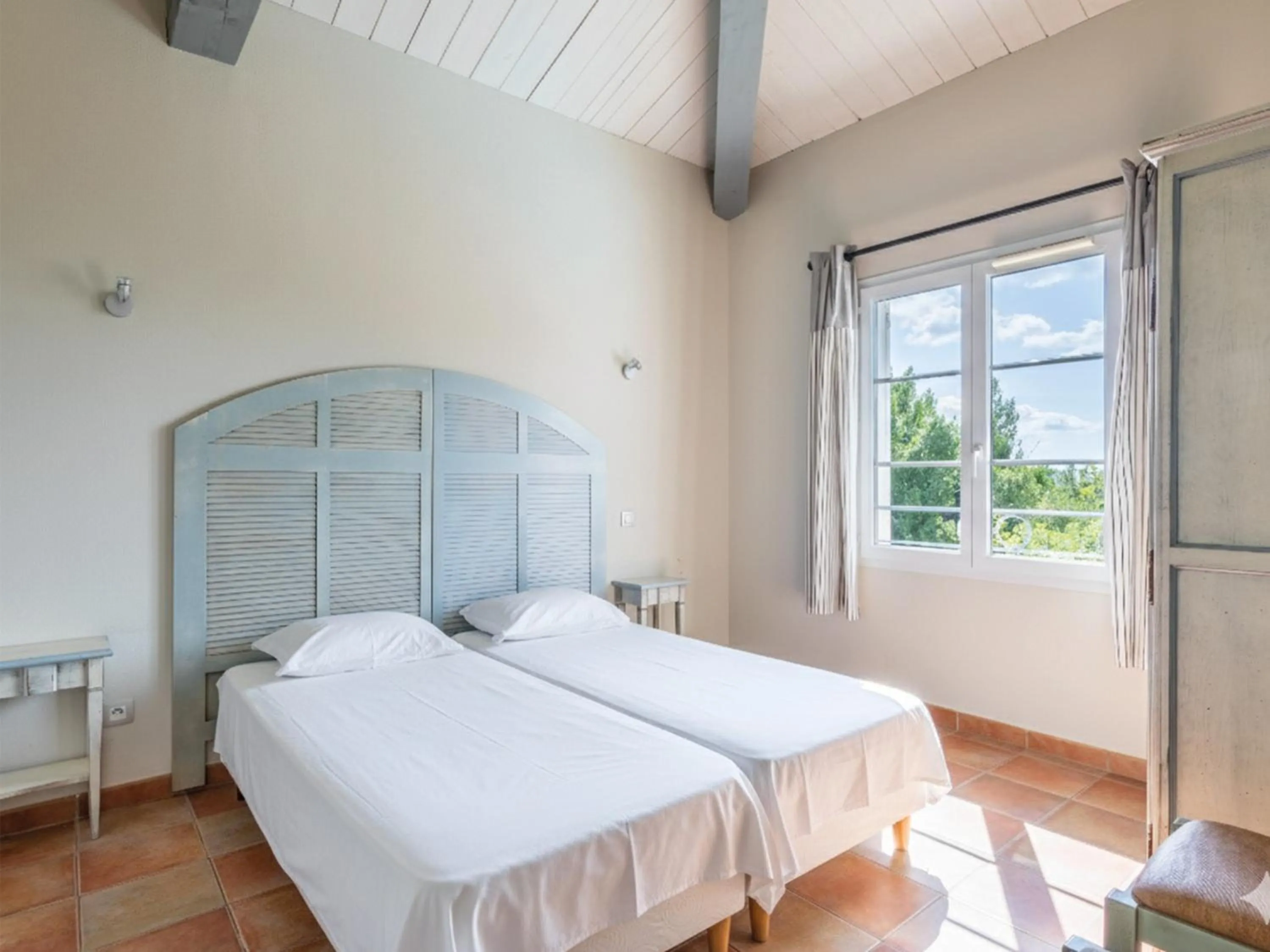 Bedroom, Bed in Vacancéole – Le Domaine de Camiole