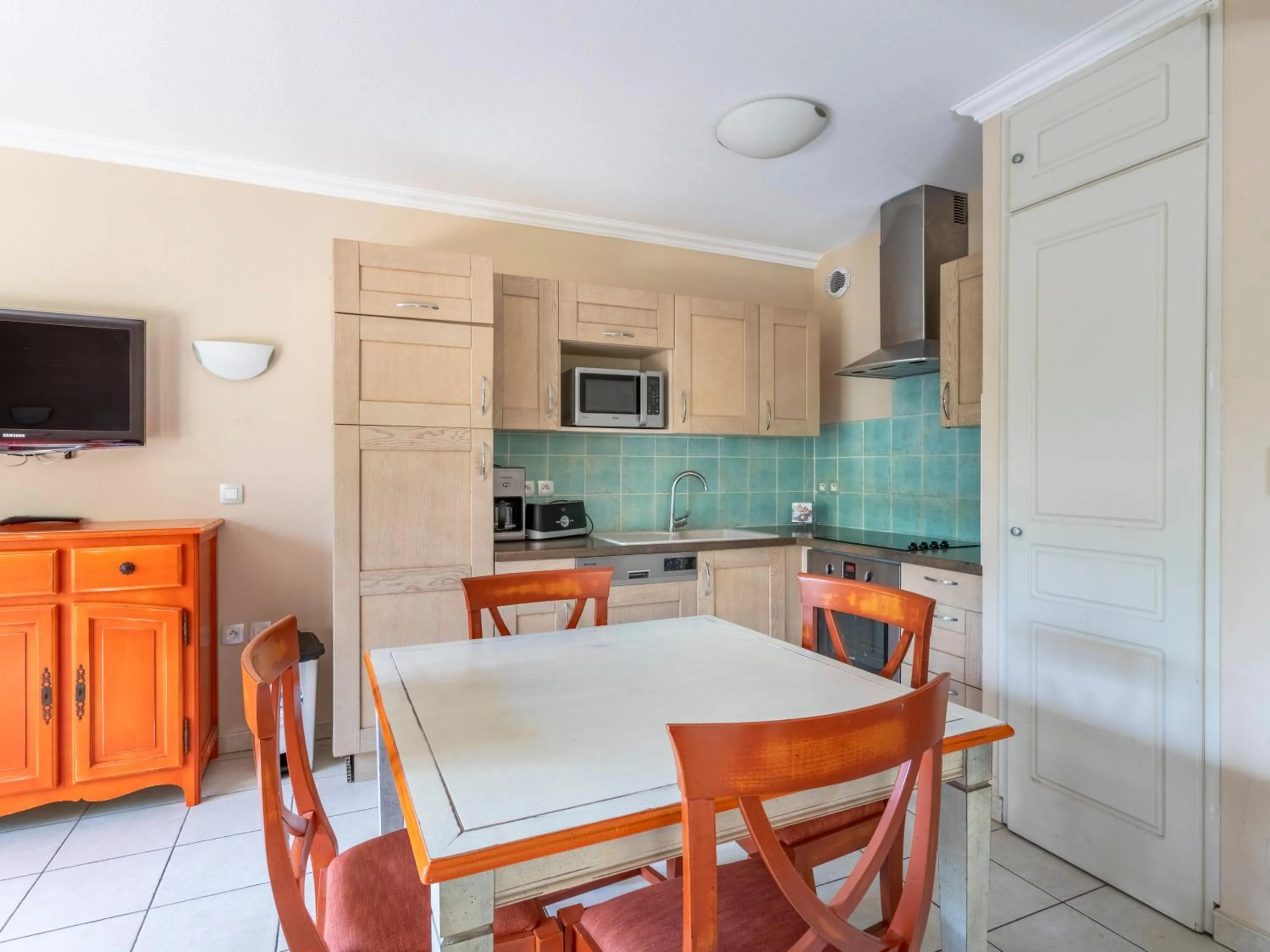 Dining area in Vacancéole – Le Domaine de Camiole