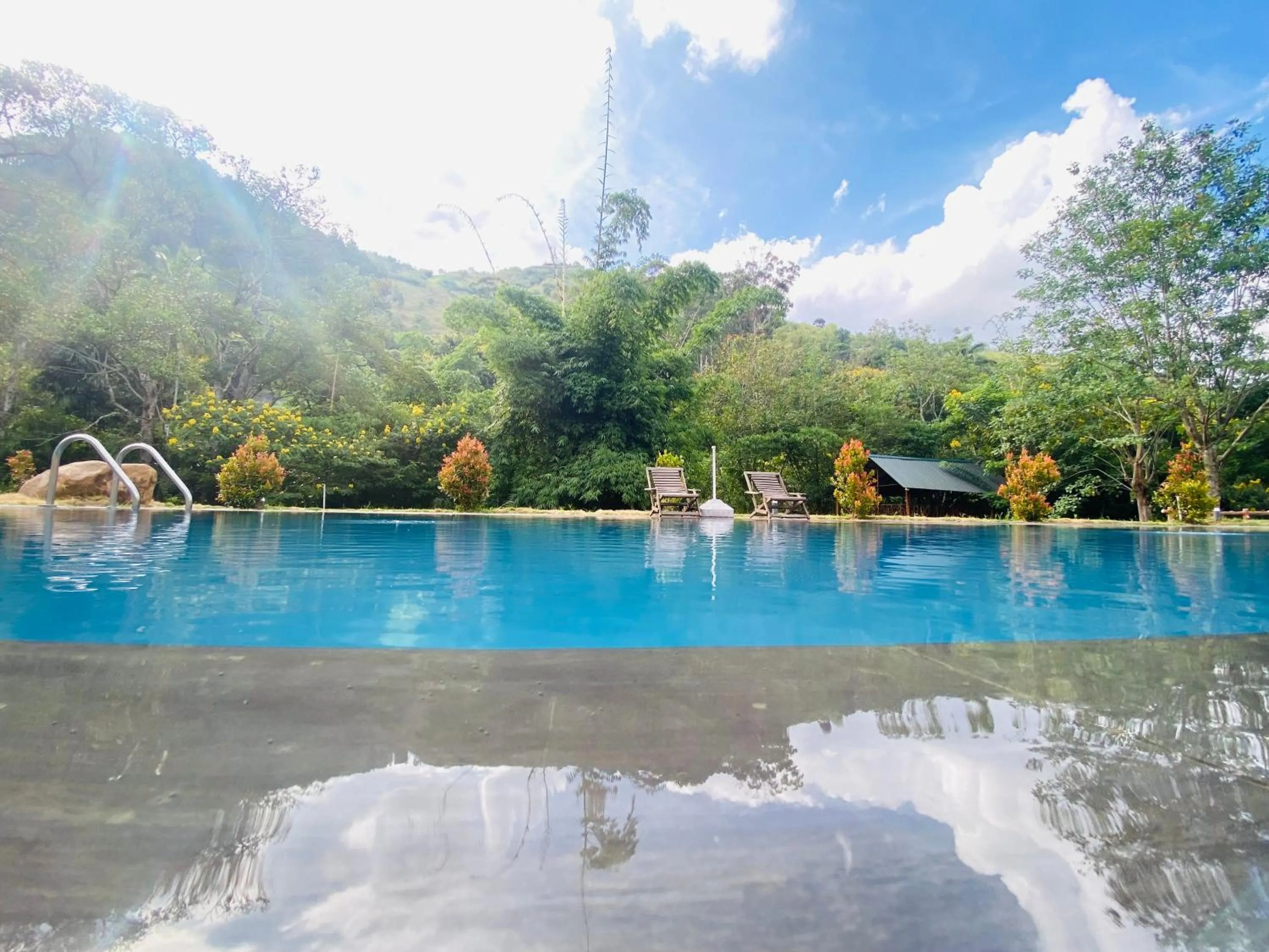 Swimming pool in Aloft Grand Hotel Ella