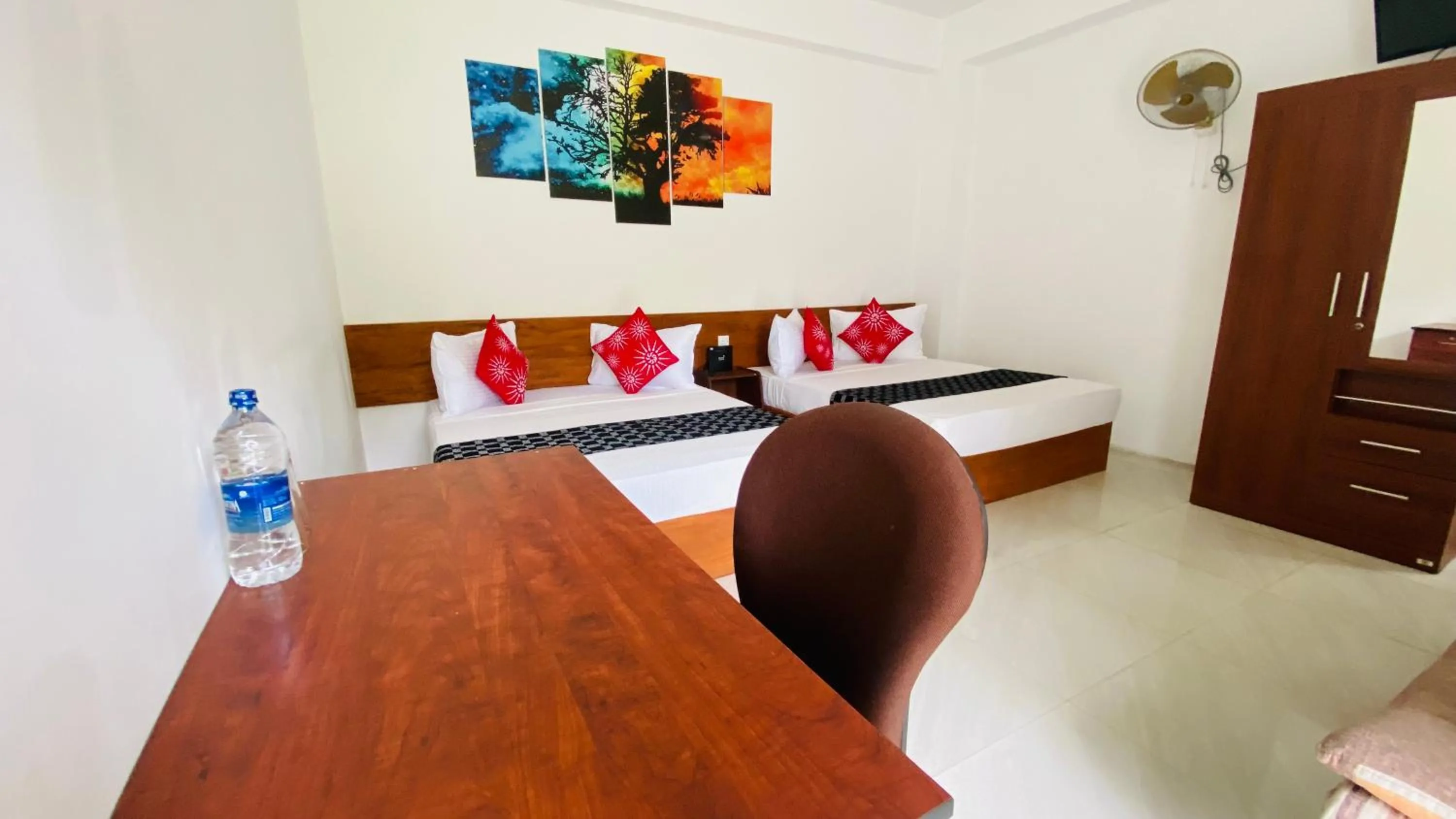 Photo of the whole room, Bed in Aloft Grand Hotel Ella