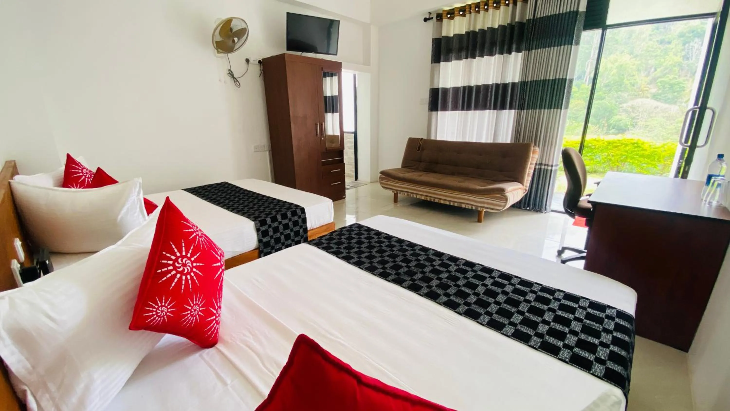 Photo of the whole room, Bed in Aloft Grand Hotel Ella