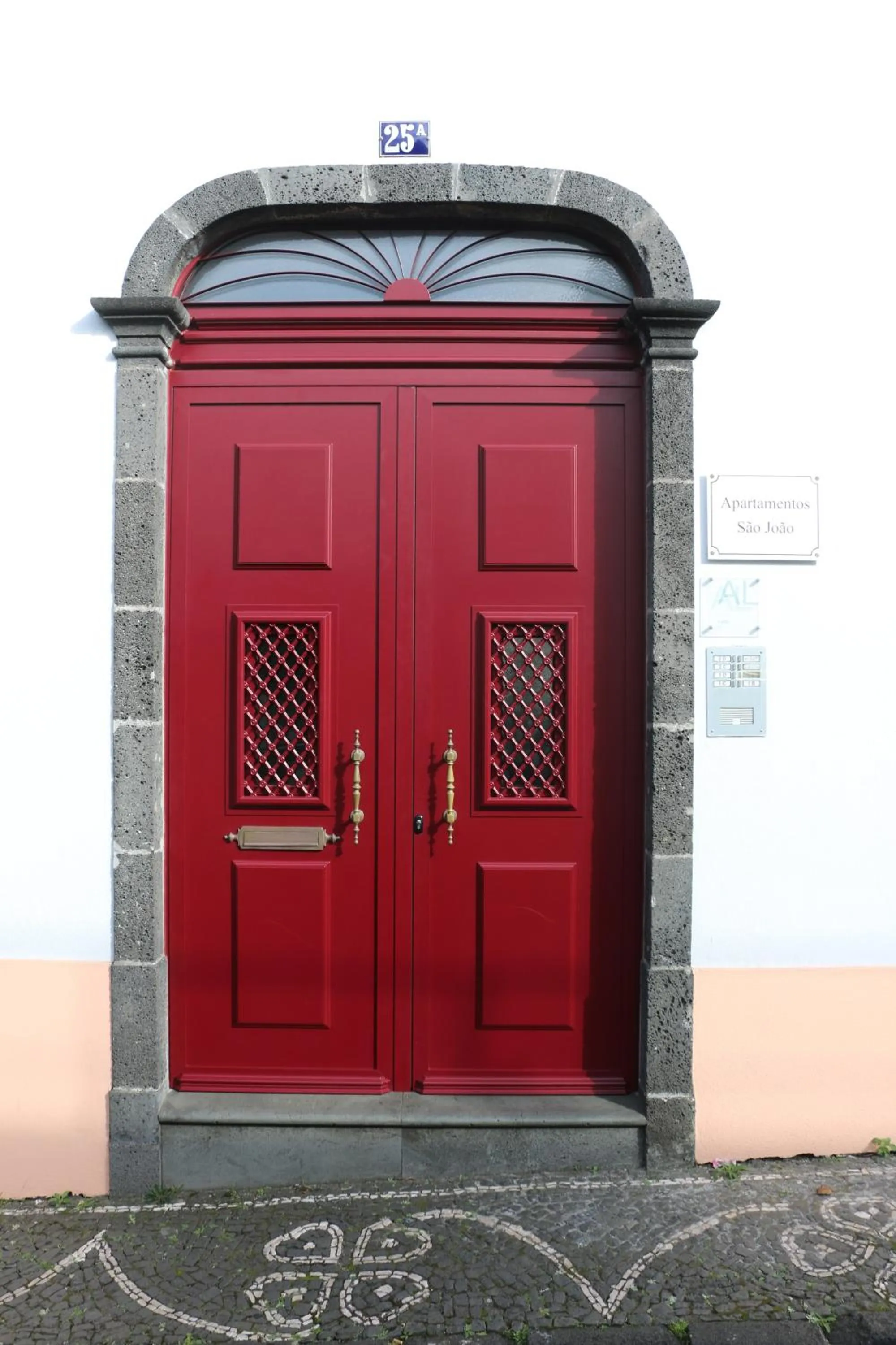 Facade/entrance in Apartamentos São João
