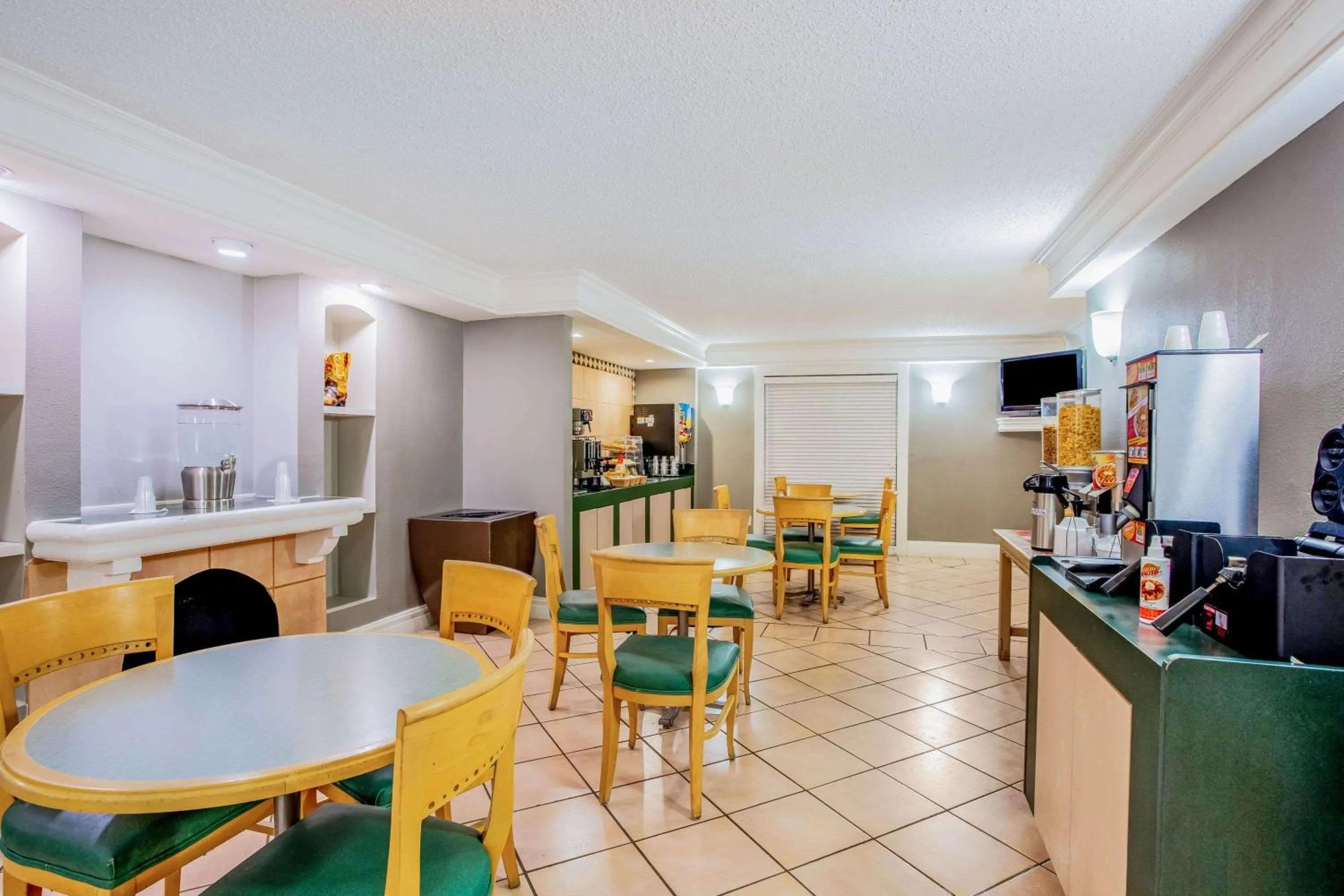 Restaurant/places to eat in Baymont by Wyndham Abilene