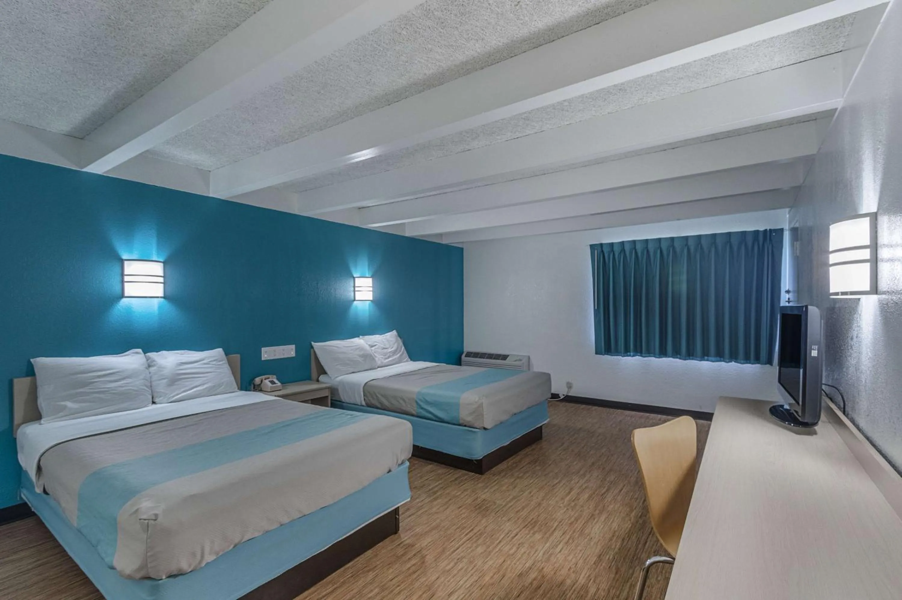 TV and multimedia, Bed in Motel 6-Kokomo, IN