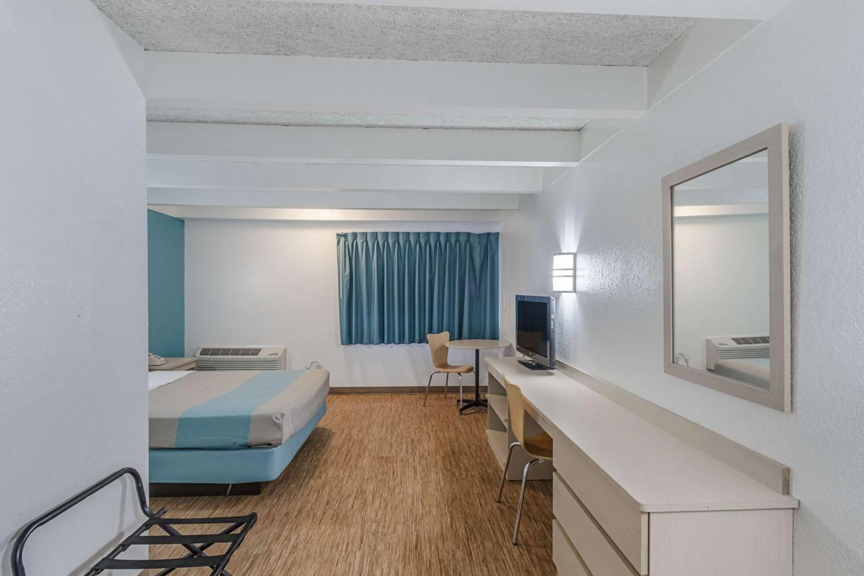 Bedroom, Bed in Motel 6-Kokomo, IN