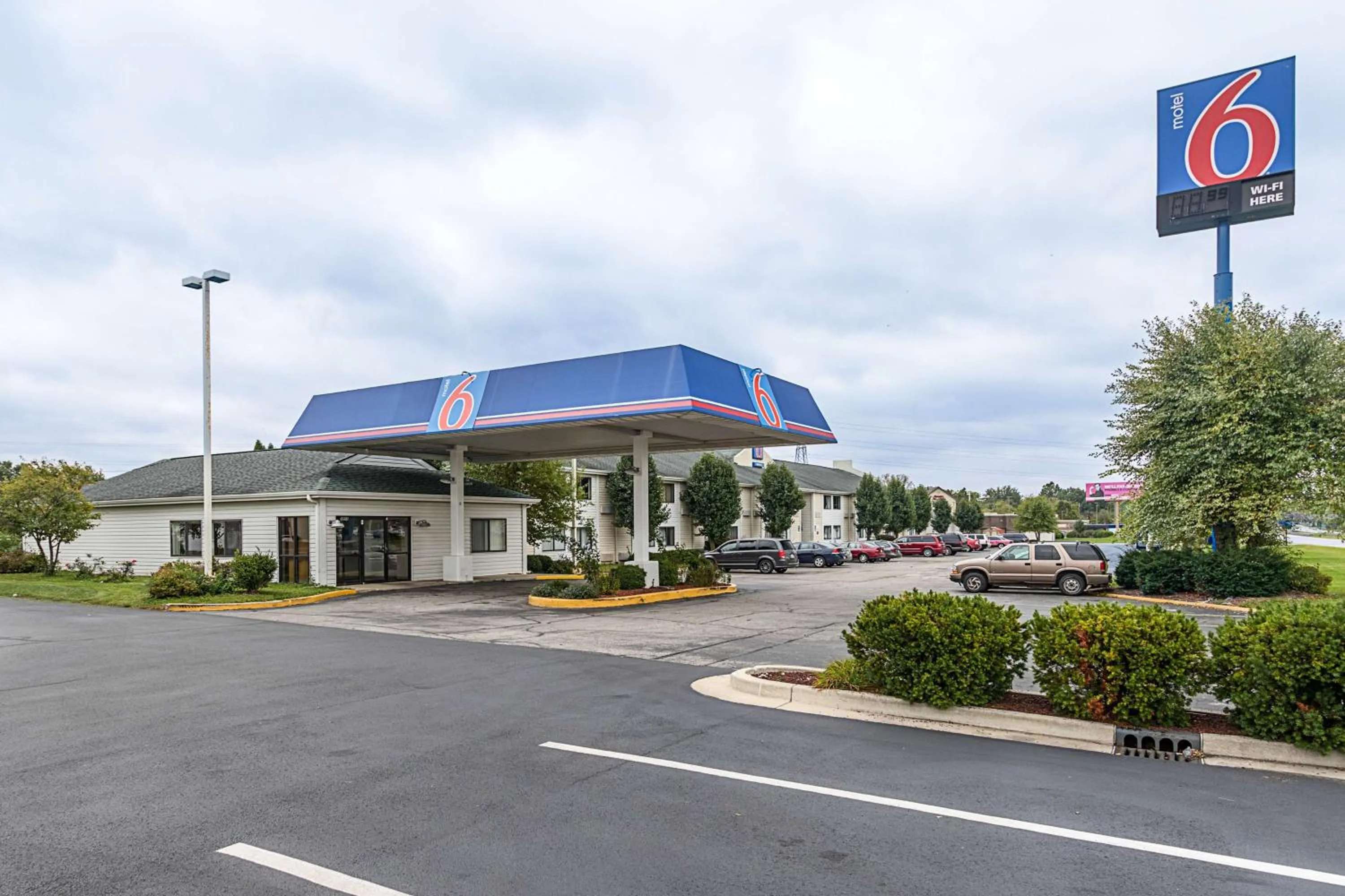 Property building in Motel 6-Kokomo, IN