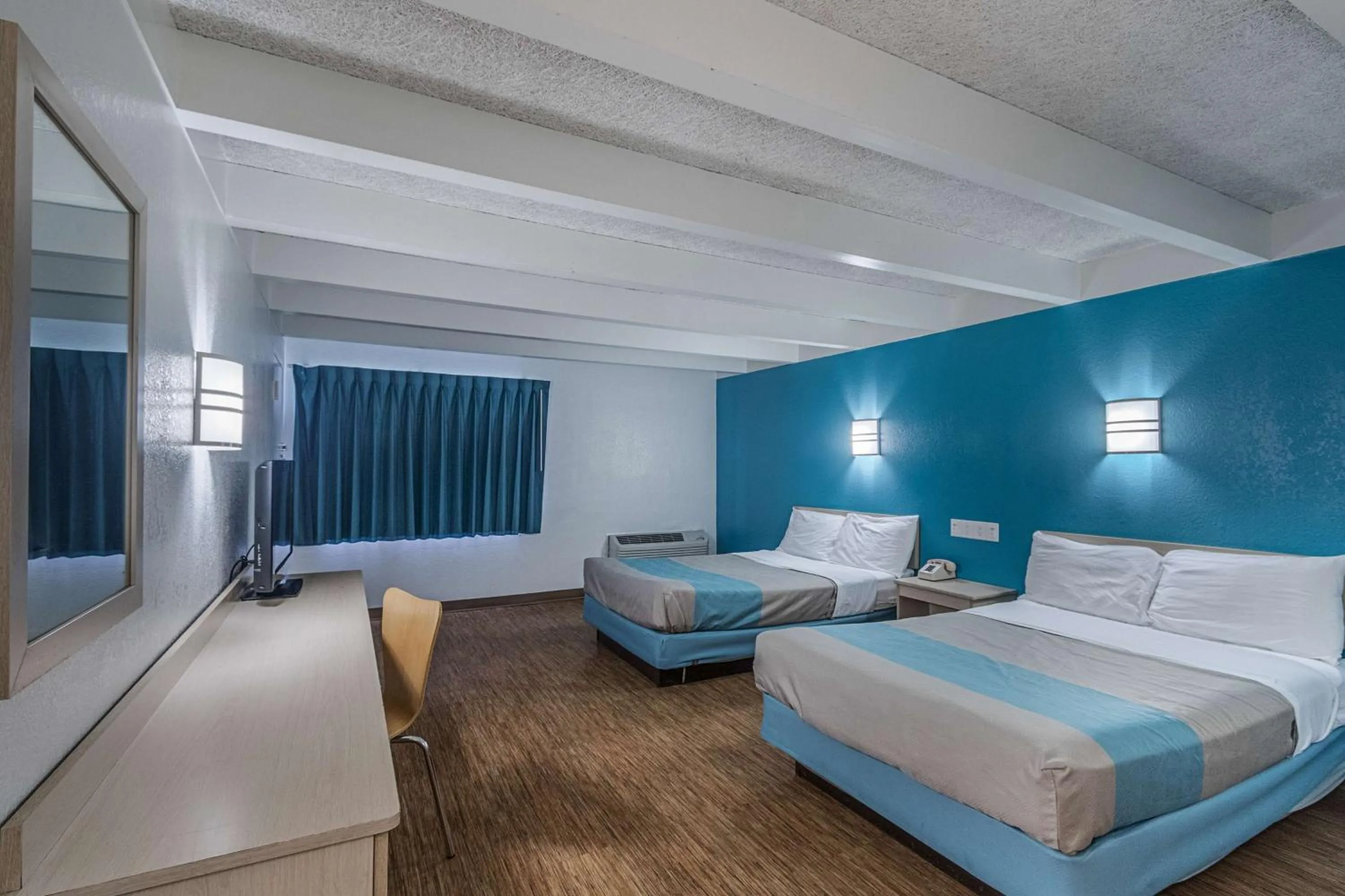 TV and multimedia, Bed in Motel 6-Kokomo, IN