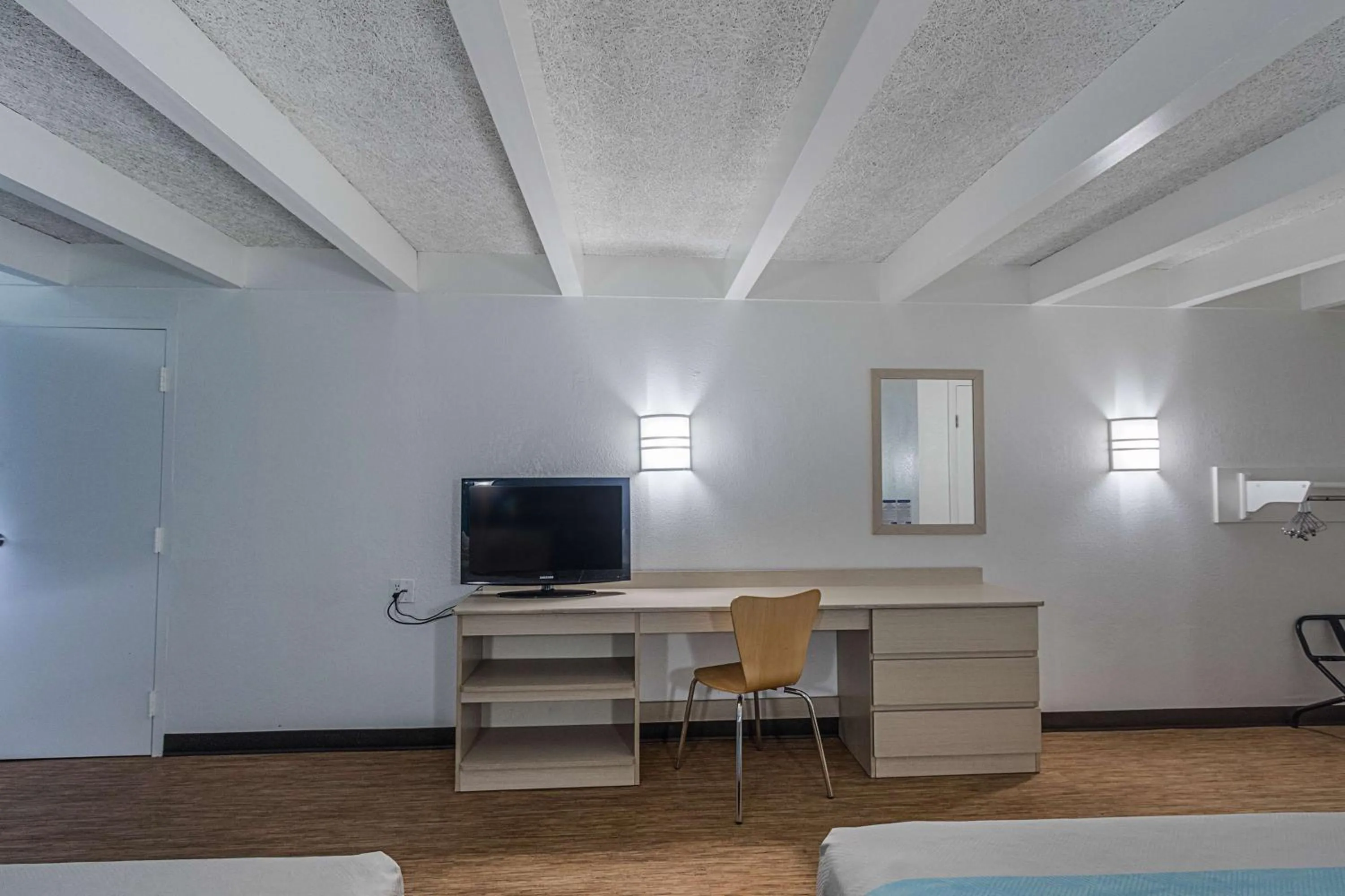 TV and multimedia in Motel 6-Kokomo, IN