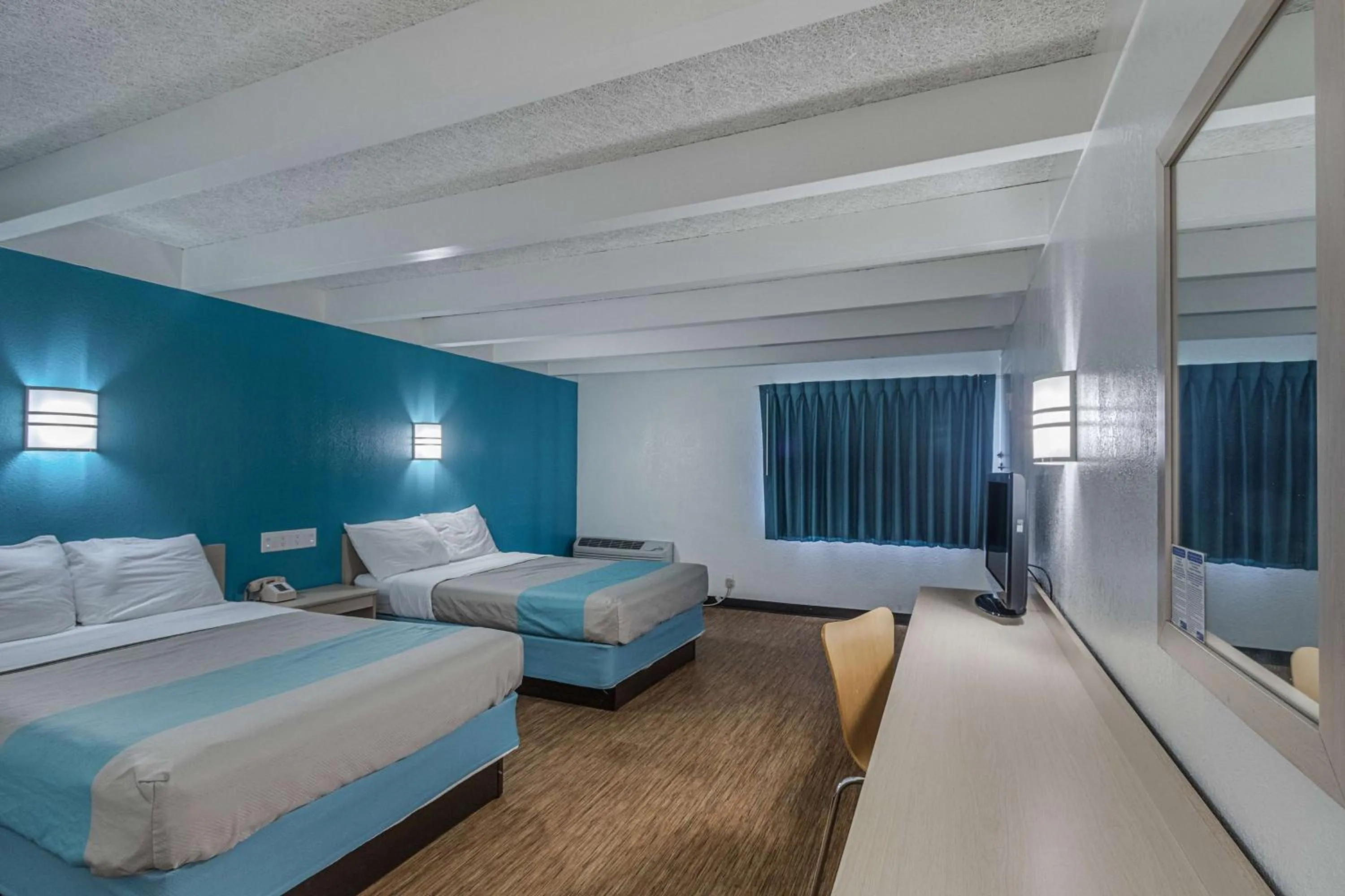 TV and multimedia, Bed in Motel 6-Kokomo, IN