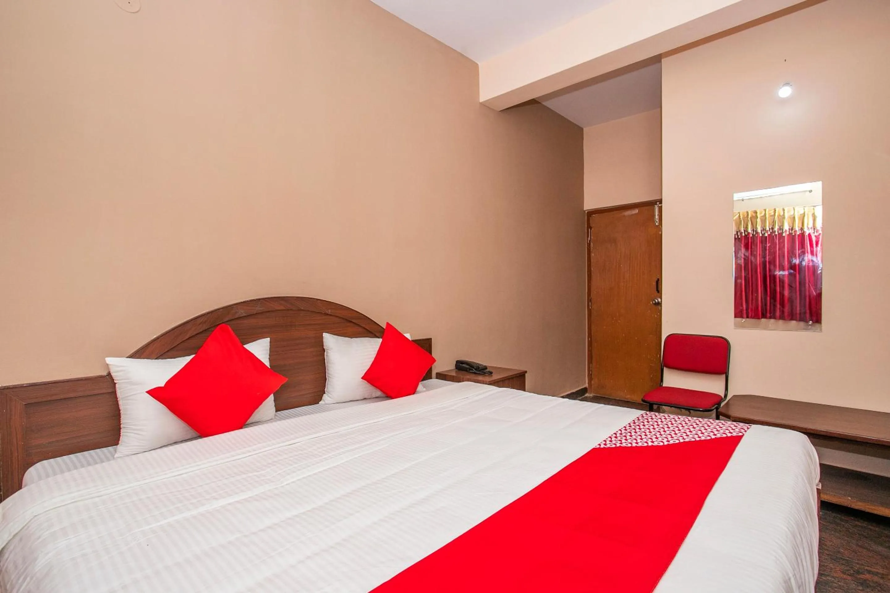 Bedroom in Hotel O Royal Residency Near Hare Krishna Hill