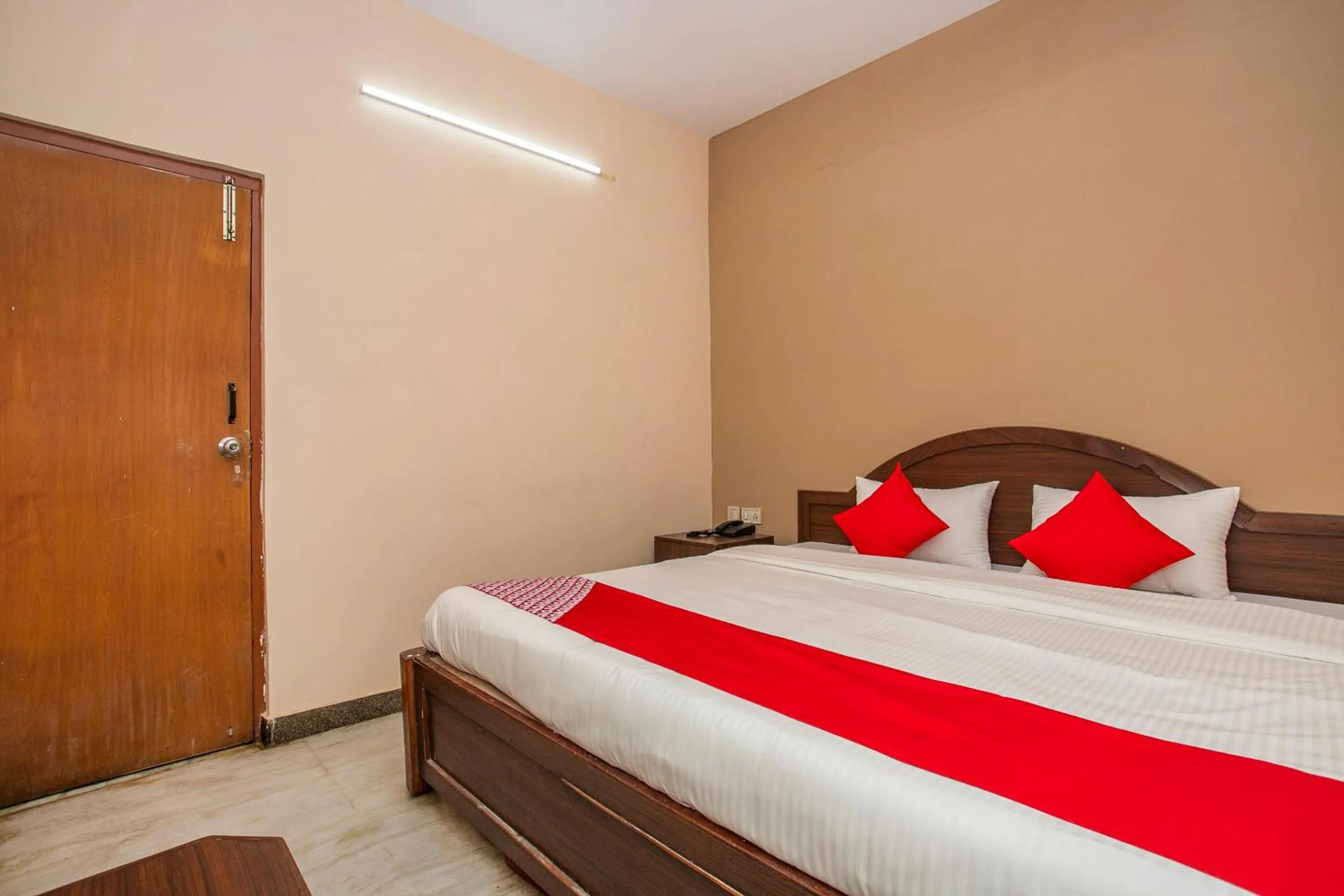 Bedroom in Hotel O Royal Residency Near Hare Krishna Hill