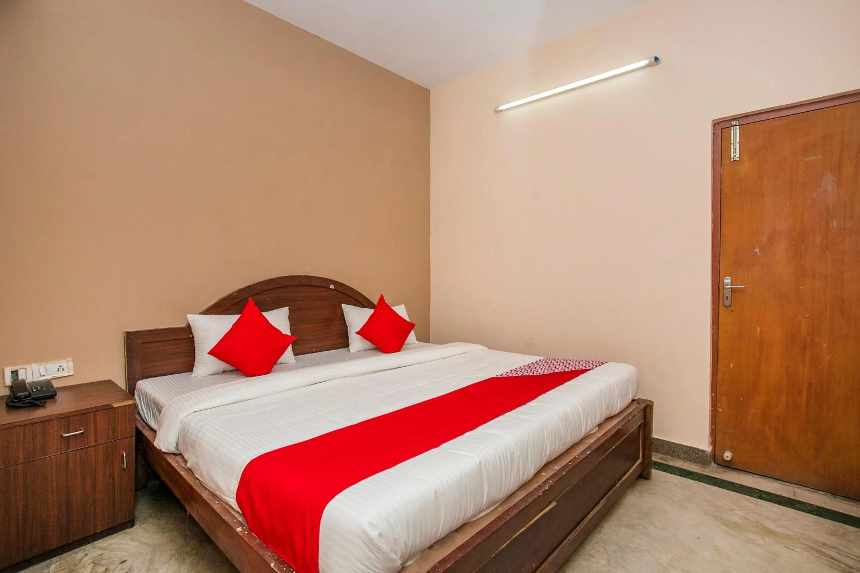 Bedroom in Hotel O Royal Residency Near Hare Krishna Hill