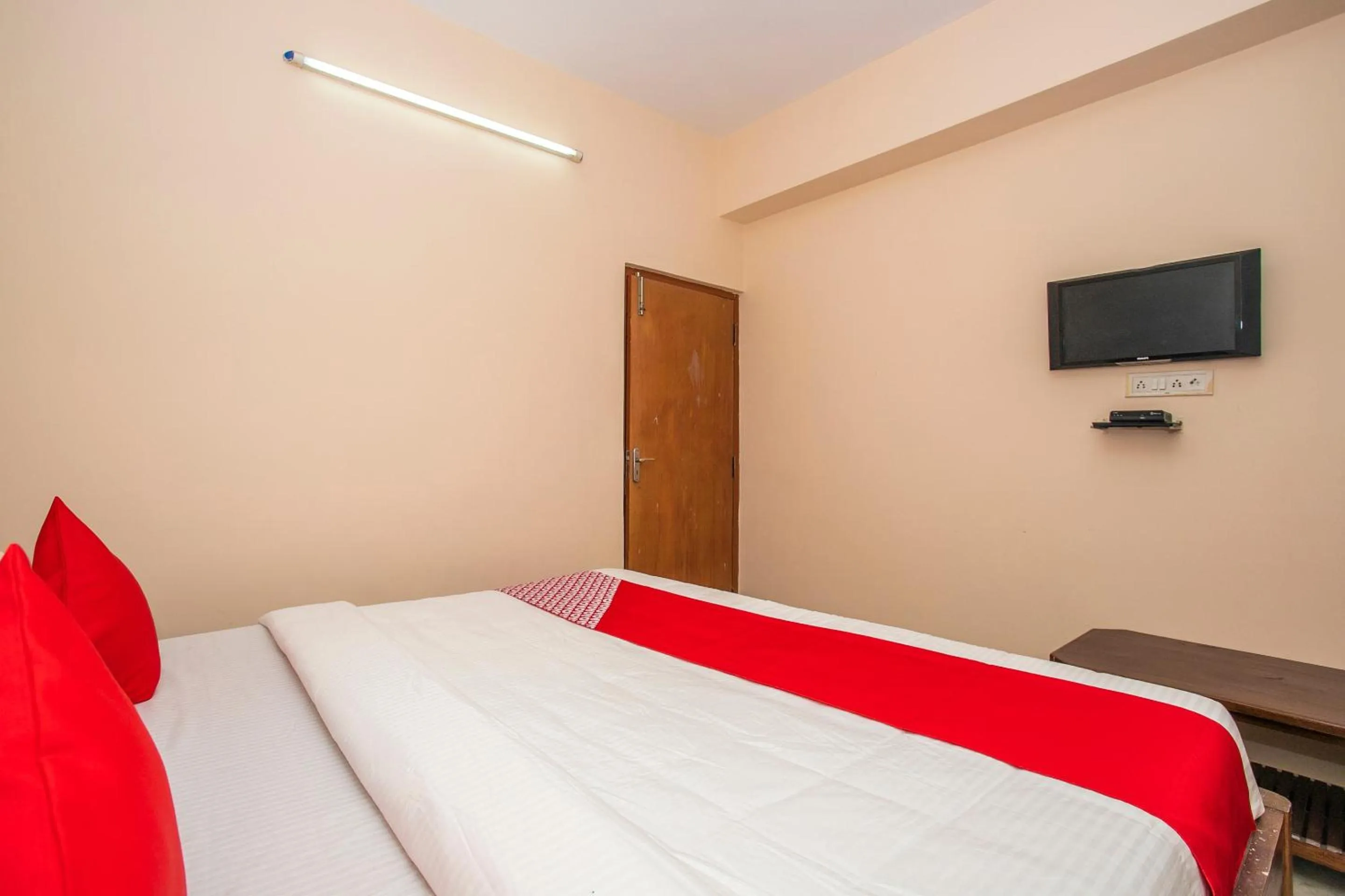 Bedroom in Hotel O Royal Residency Near Hare Krishna Hill
