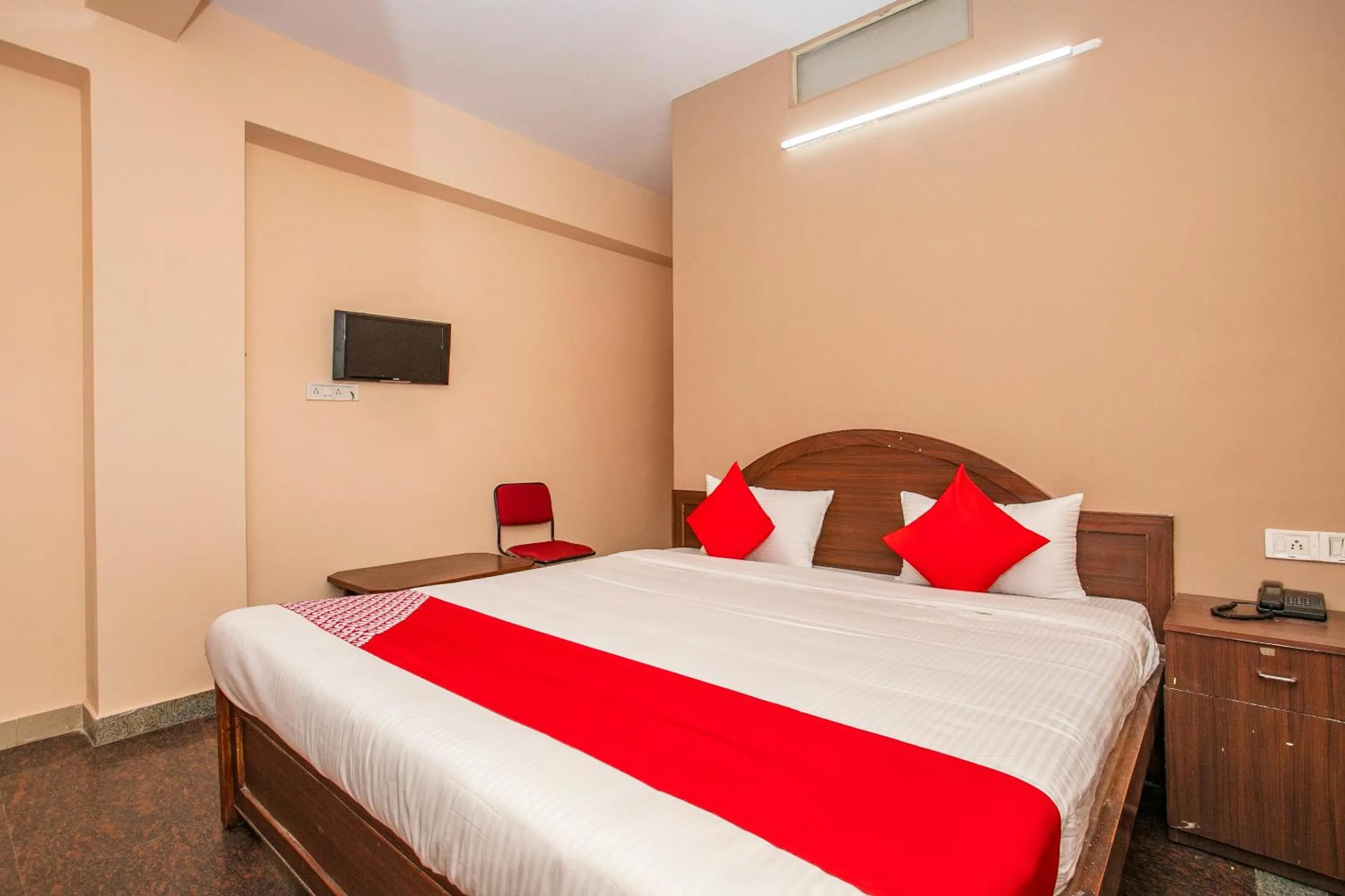 Bedroom in Hotel O Royal Residency Near Hare Krishna Hill
