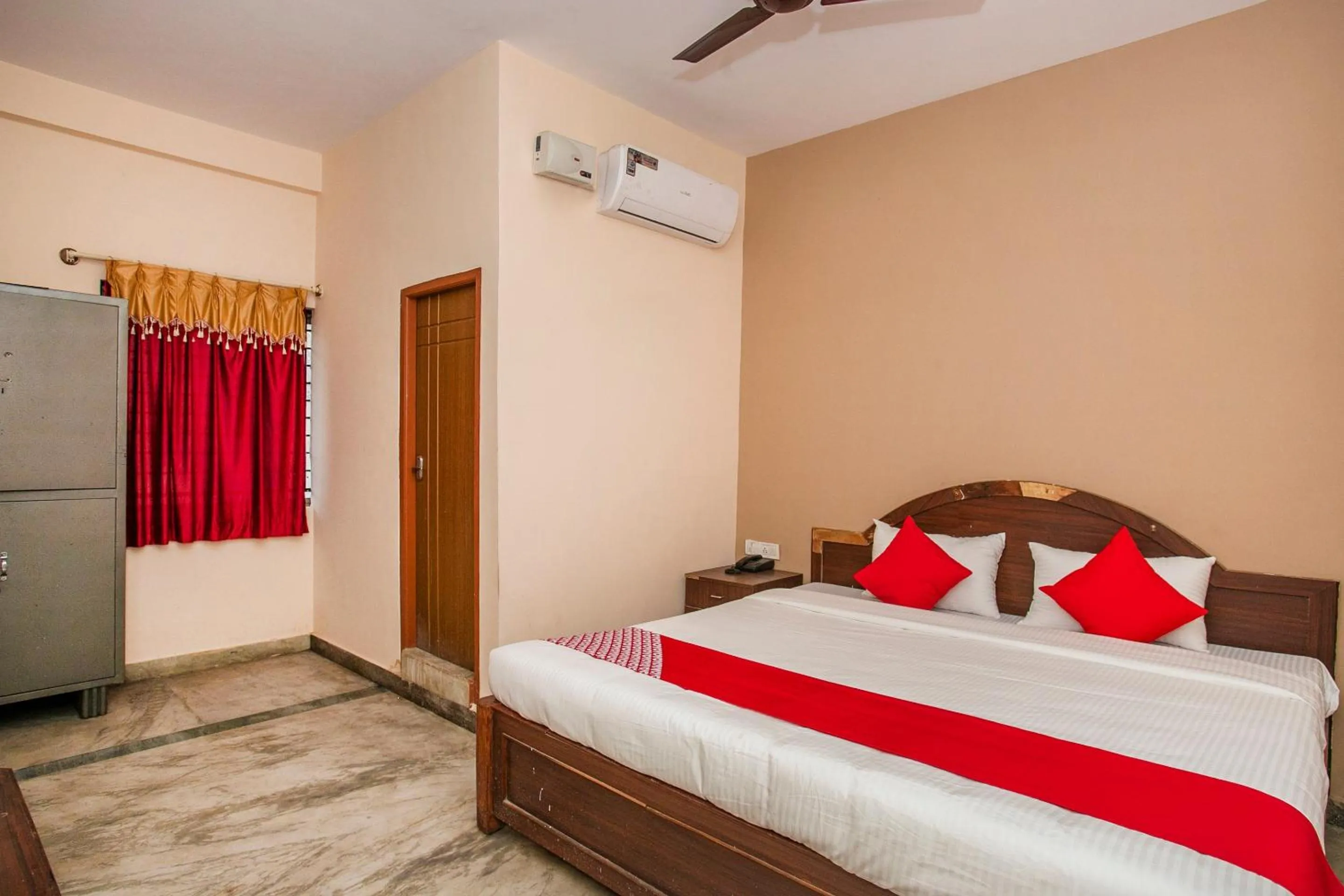Bedroom in Hotel O Royal Residency Near Hare Krishna Hill