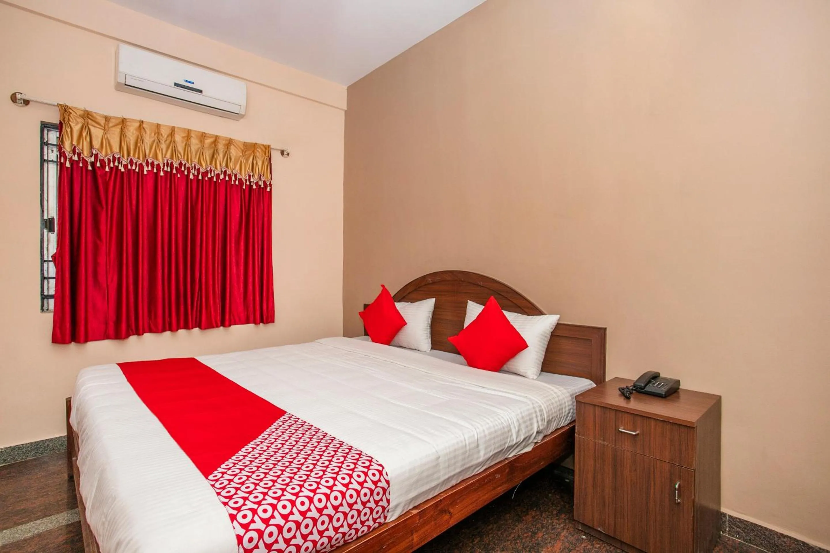 Bedroom in Hotel O Royal Residency Near Hare Krishna Hill