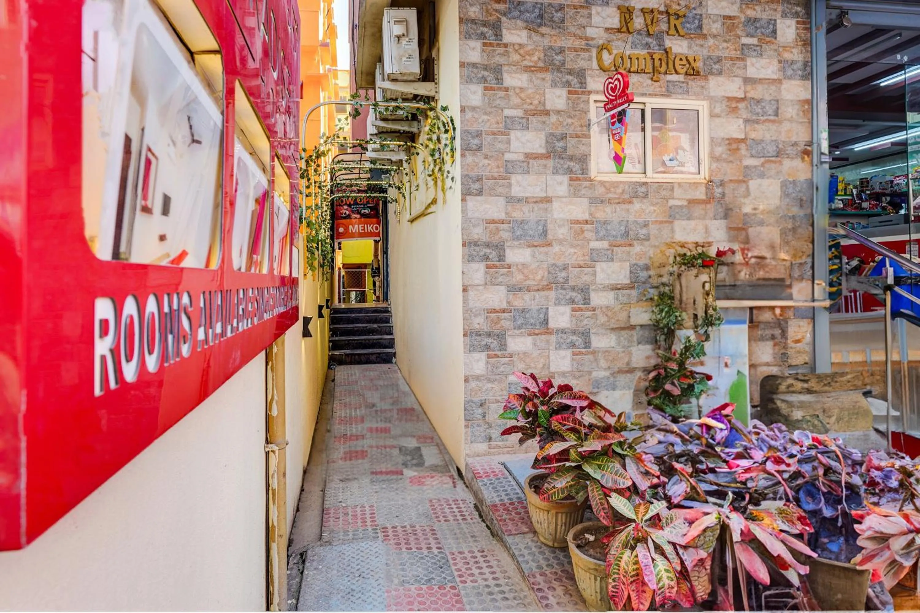 Facade/entrance in Hotel O Paradise Inn