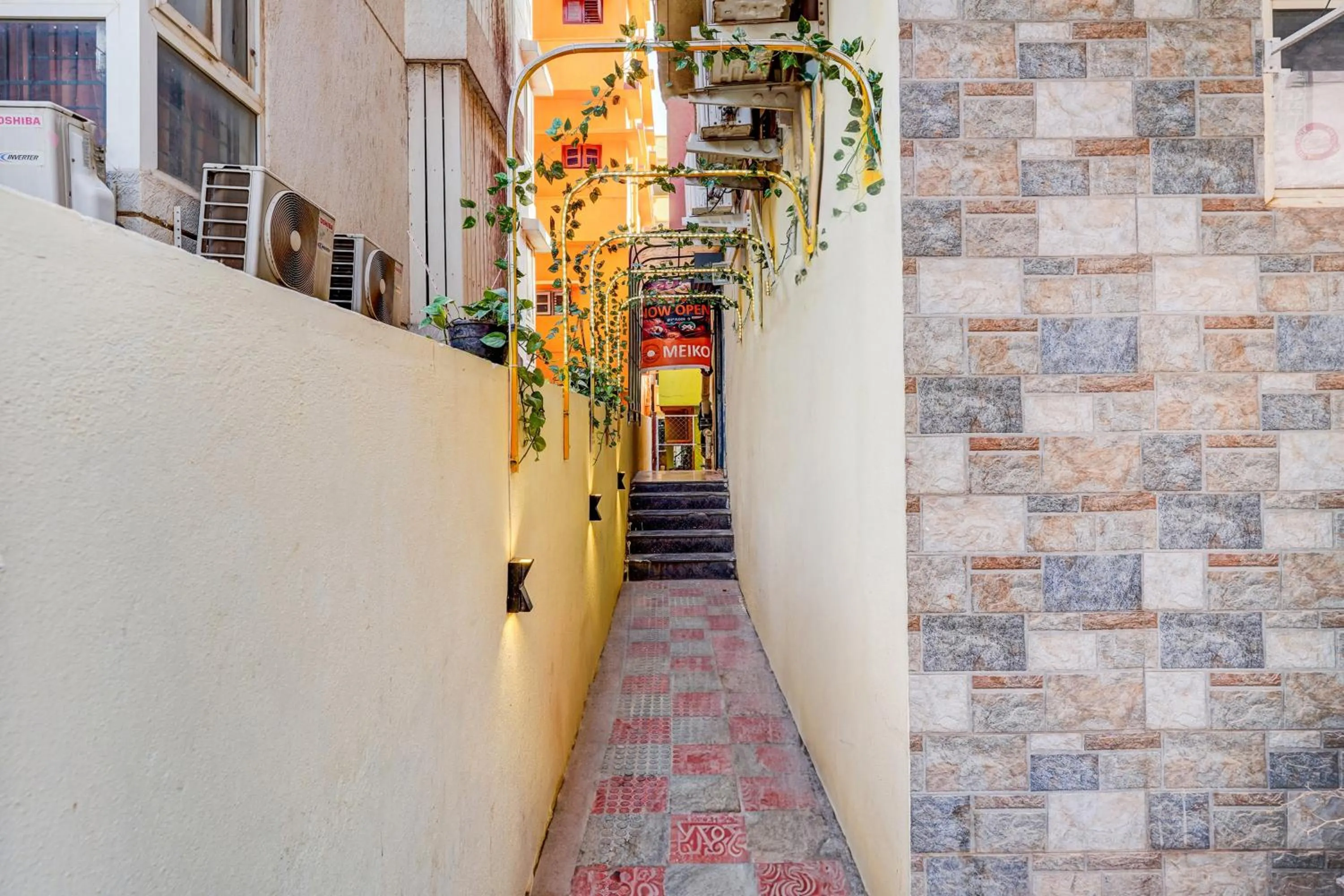 Facade/entrance in Hotel O Paradise Inn