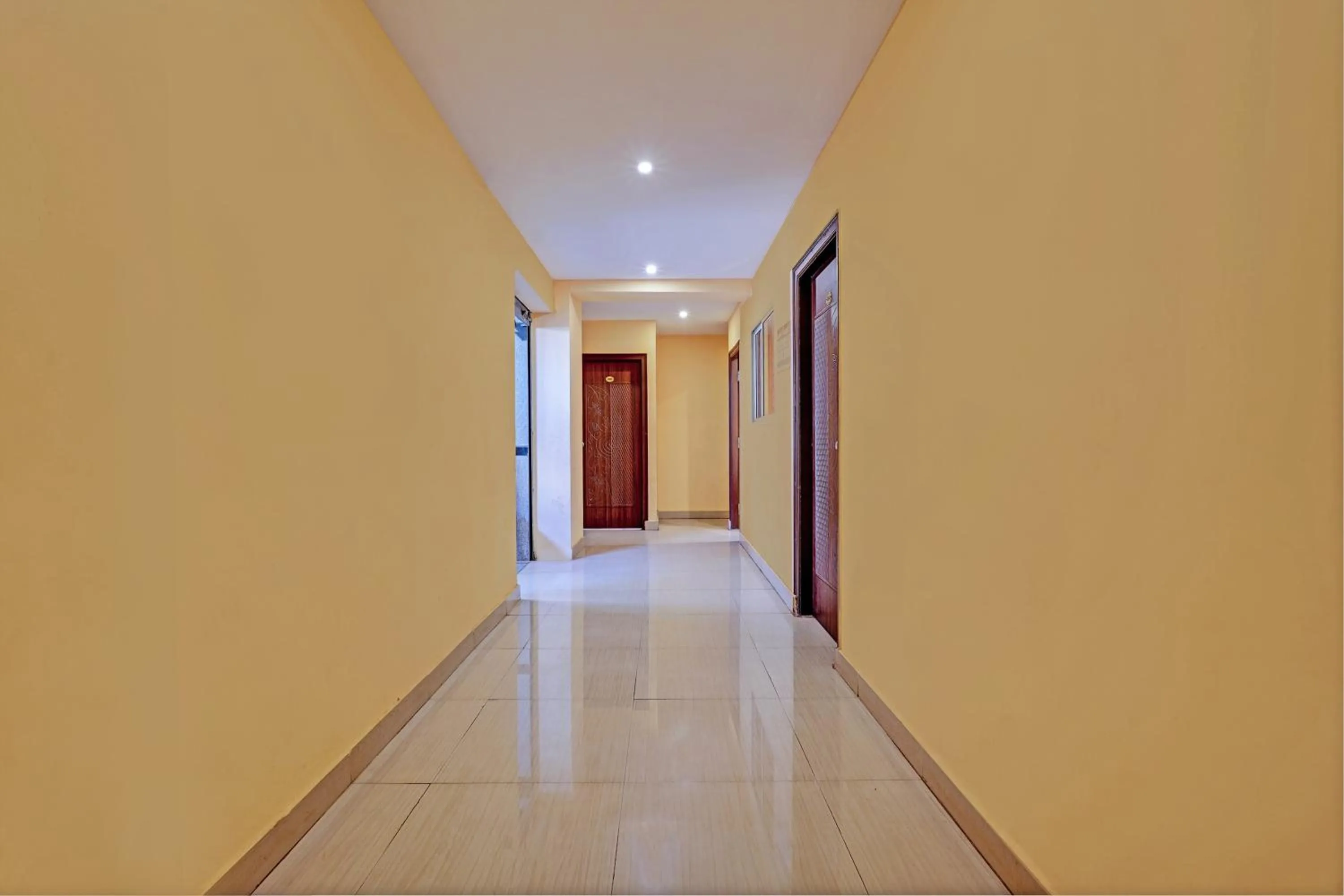 Lobby or reception in Hotel O Paradise Inn