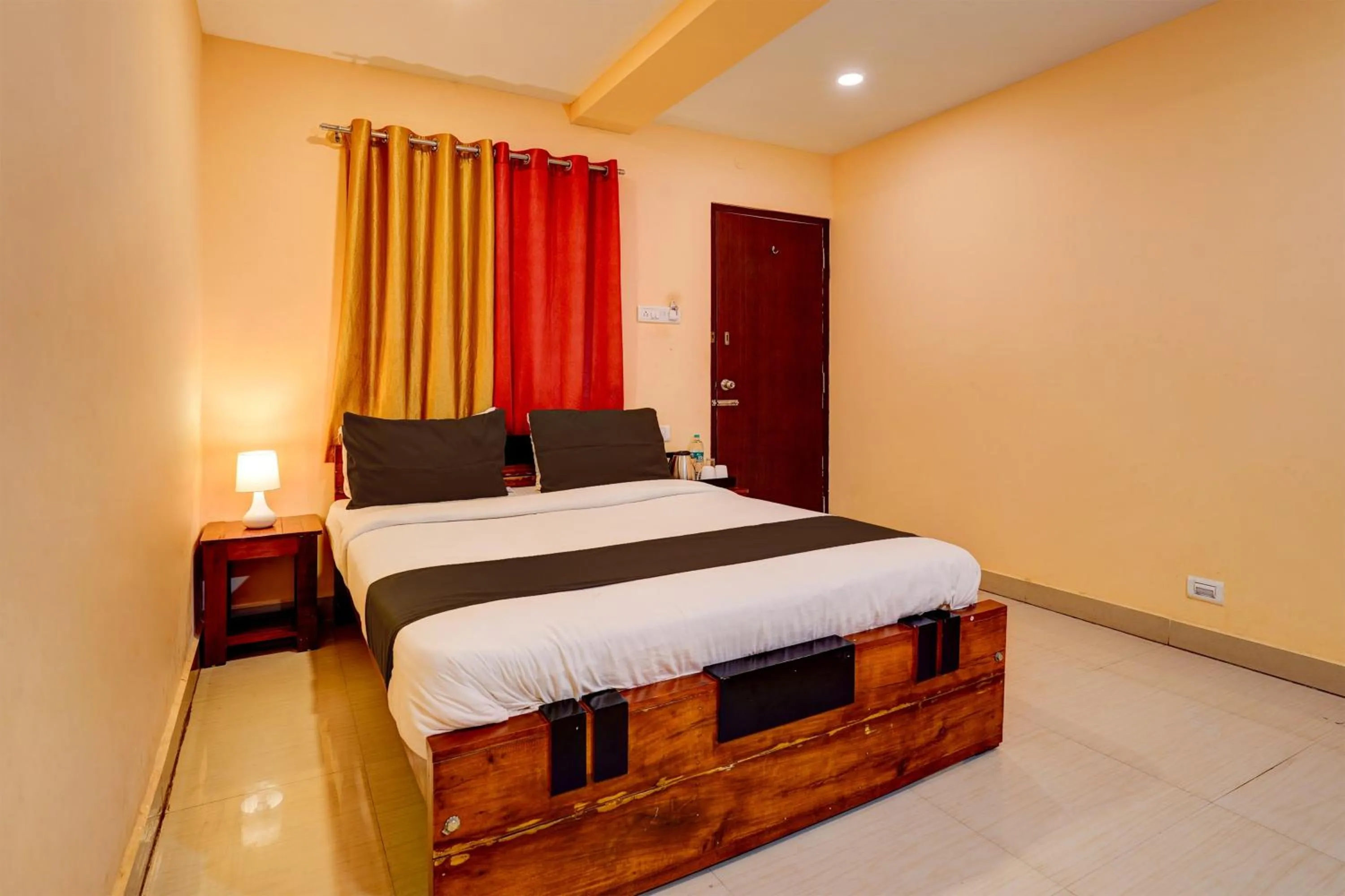 Bedroom, Bed in Hotel O Paradise Inn