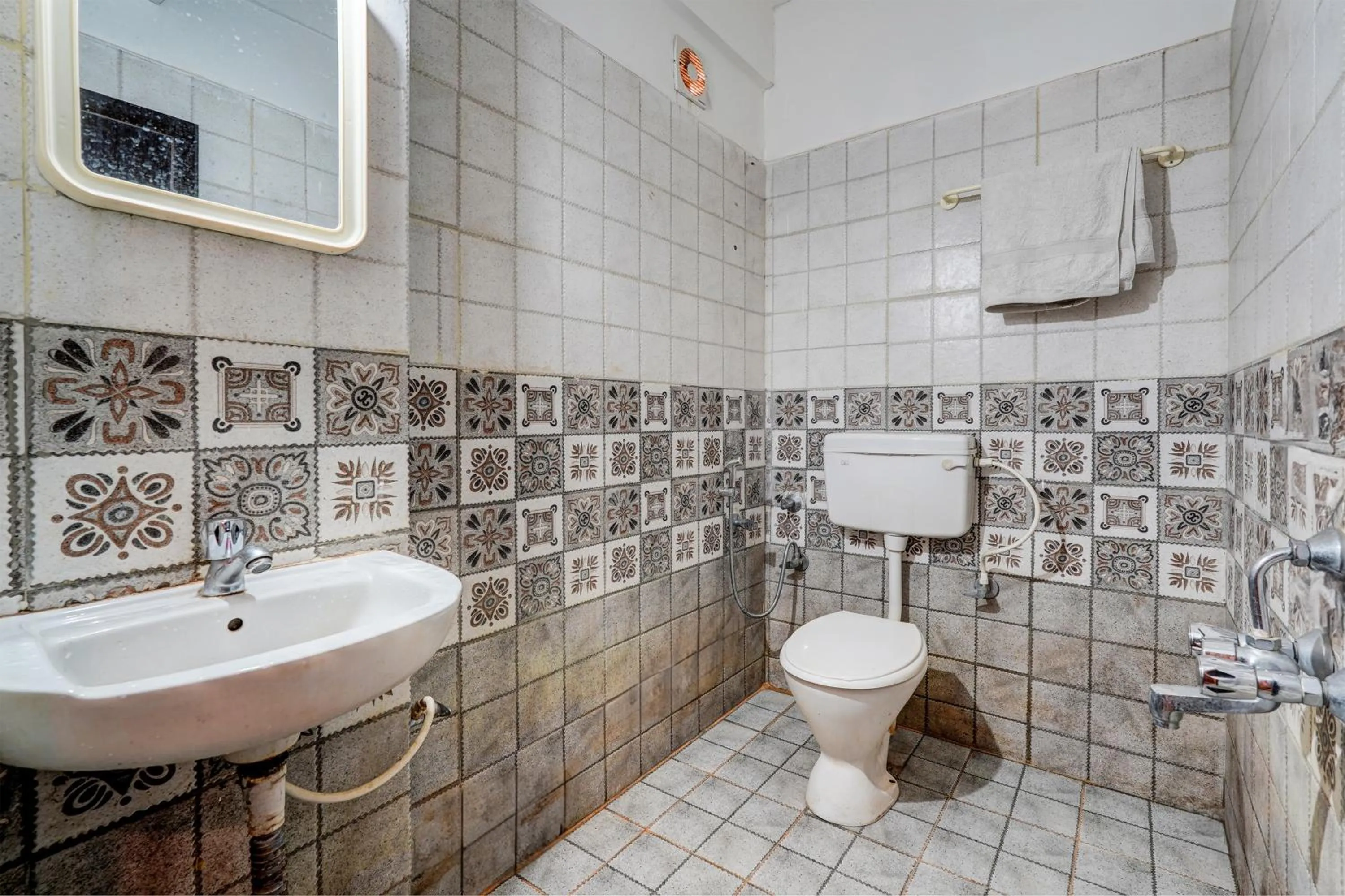 Bathroom in Hotel O Paradise Inn