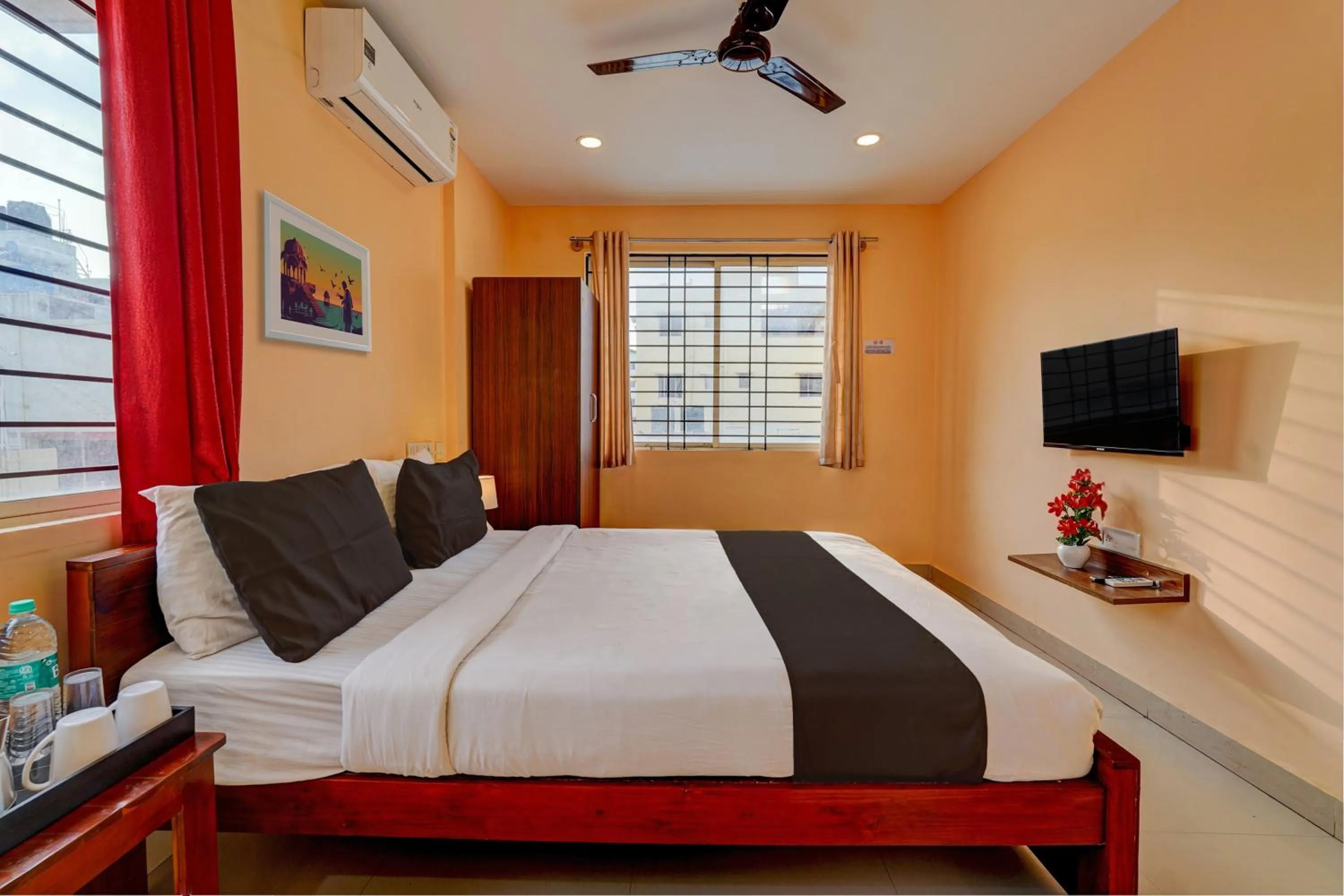 Bedroom, Bed in Hotel O Paradise Inn