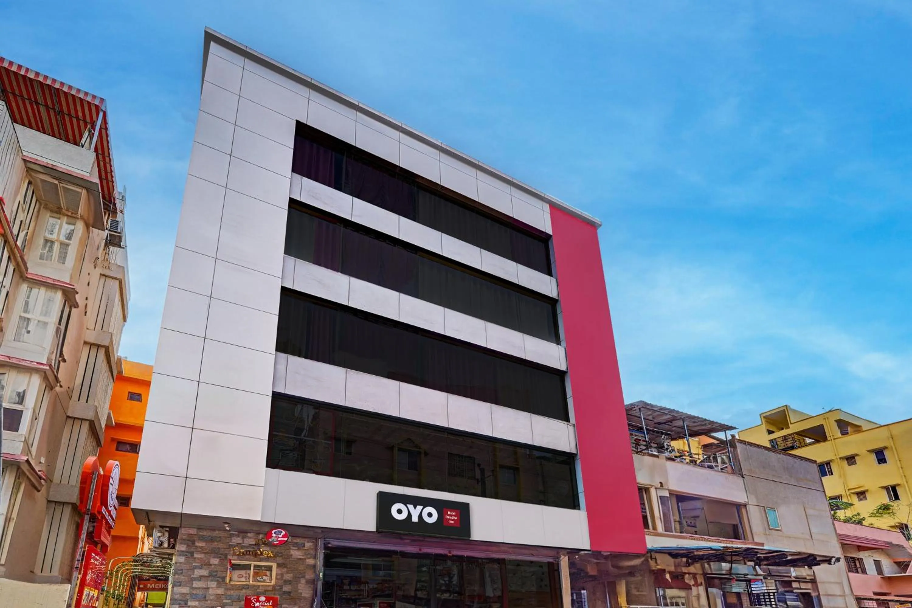 Facade/entrance in Hotel O Paradise Inn