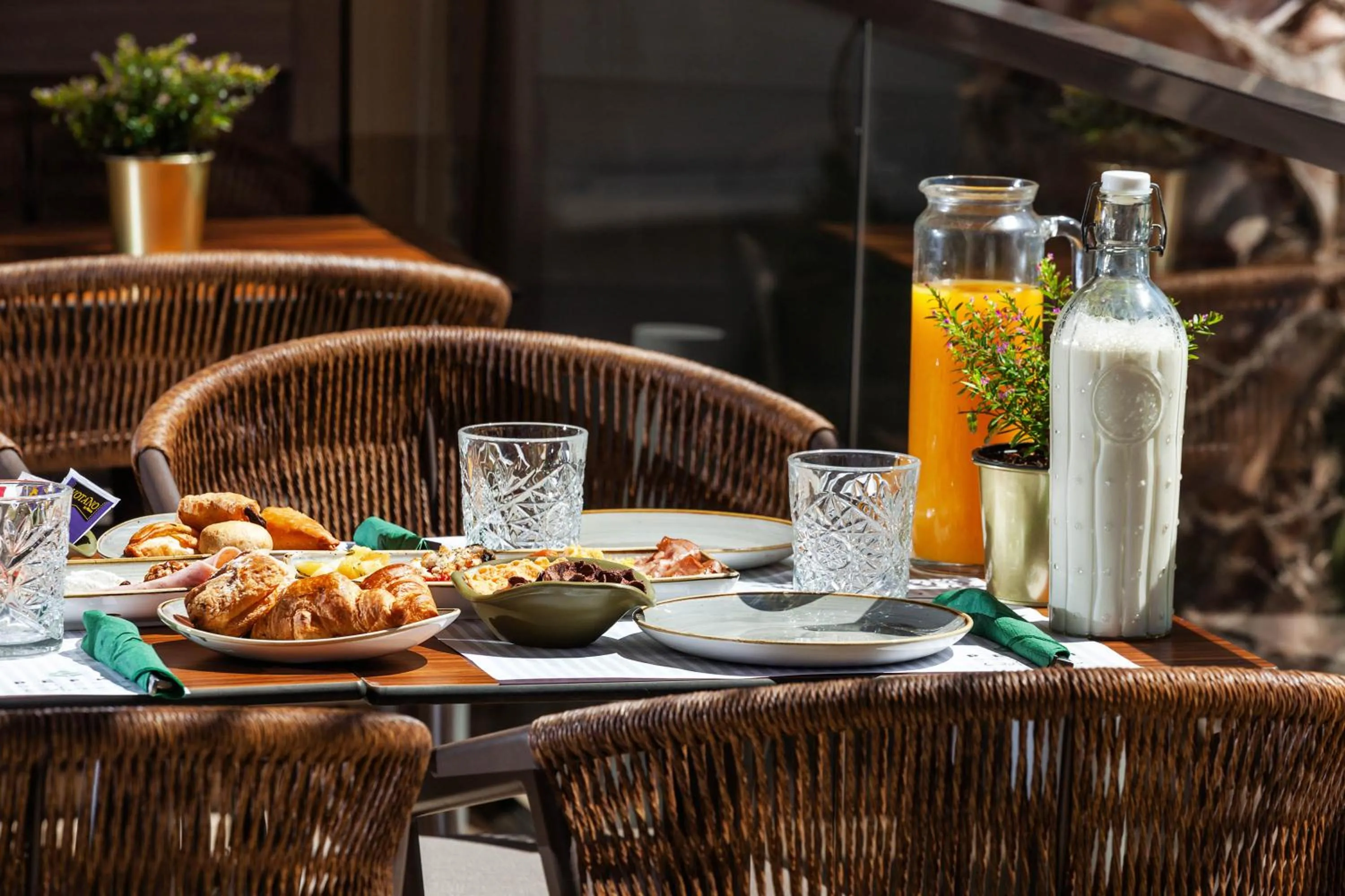 Breakfast in Pefki Deluxe Residences