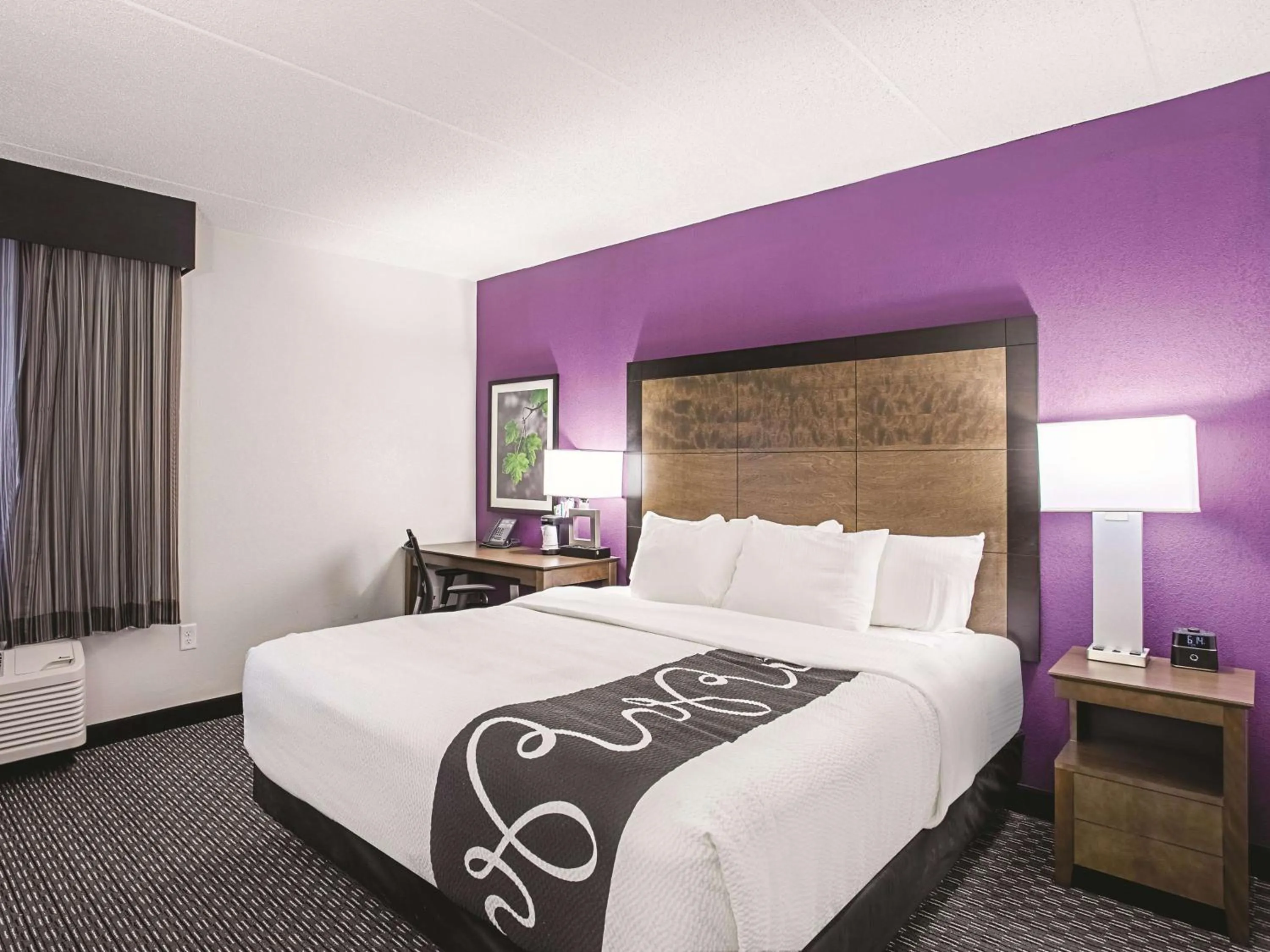 Photo of the whole room, Bed in La Quinta by Wyndham Baltimore N / White Marsh