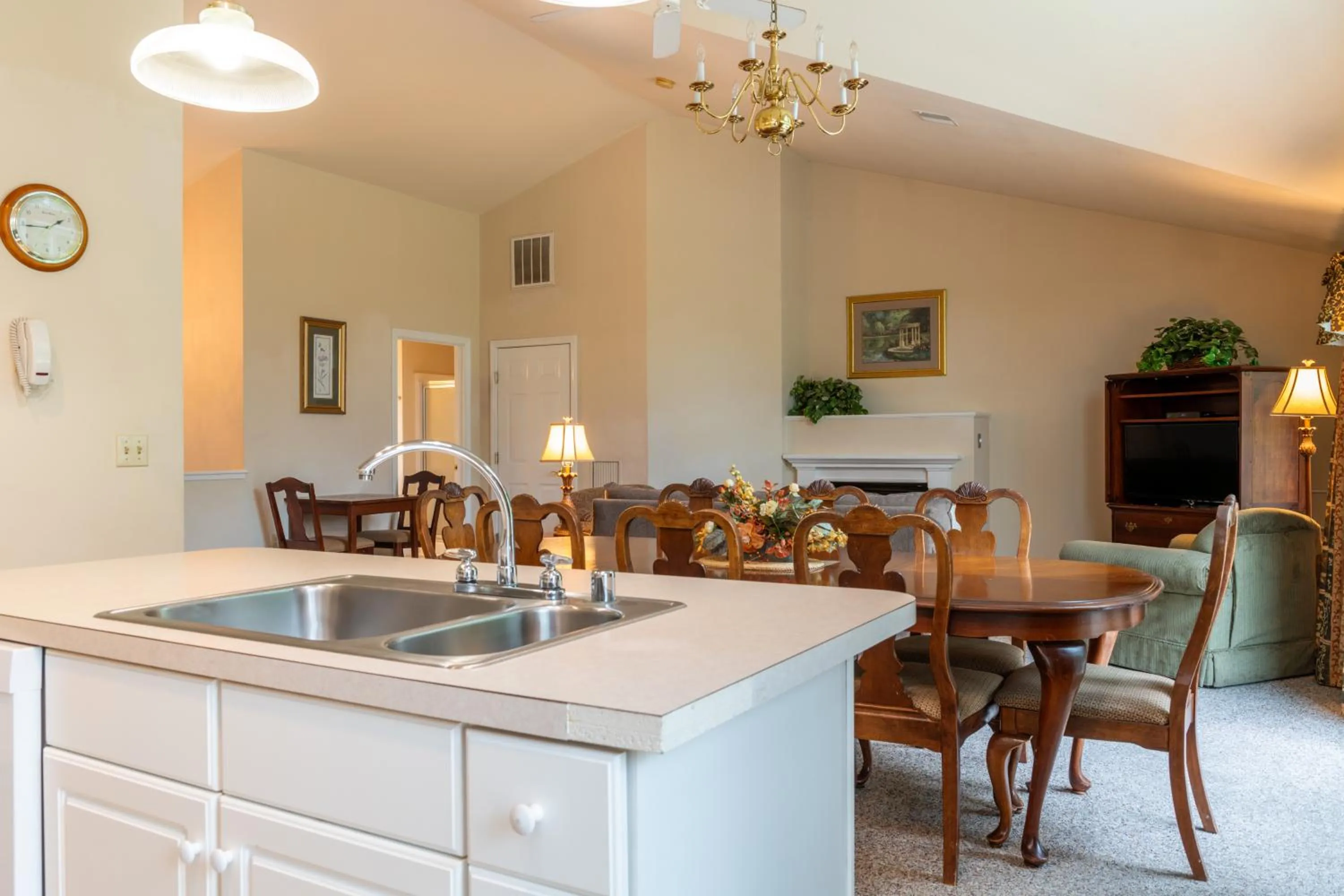 Kitchen or kitchenette in The Bethel Resort & Suites