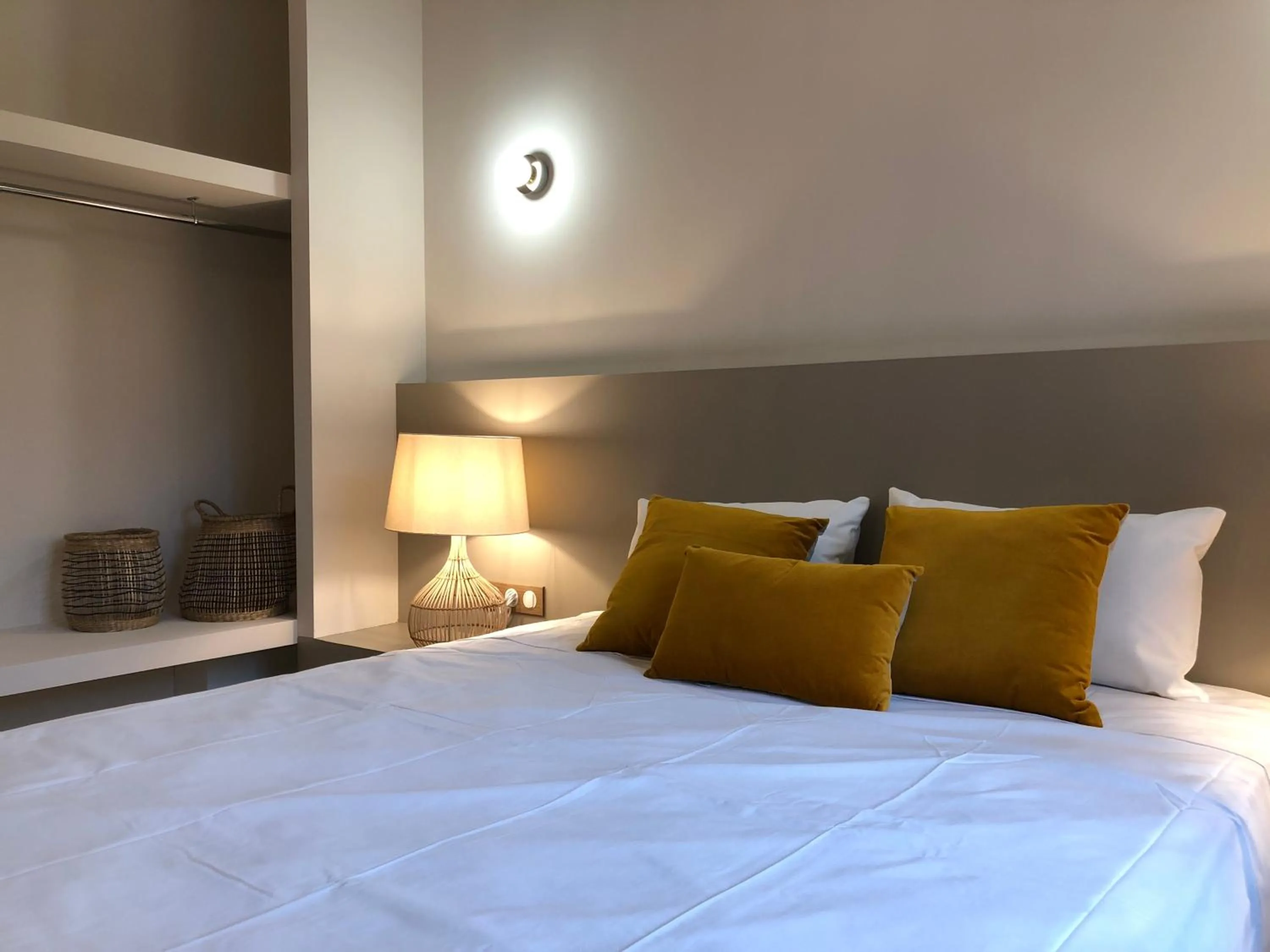 Decorative detail, Bed in L'Aiglon