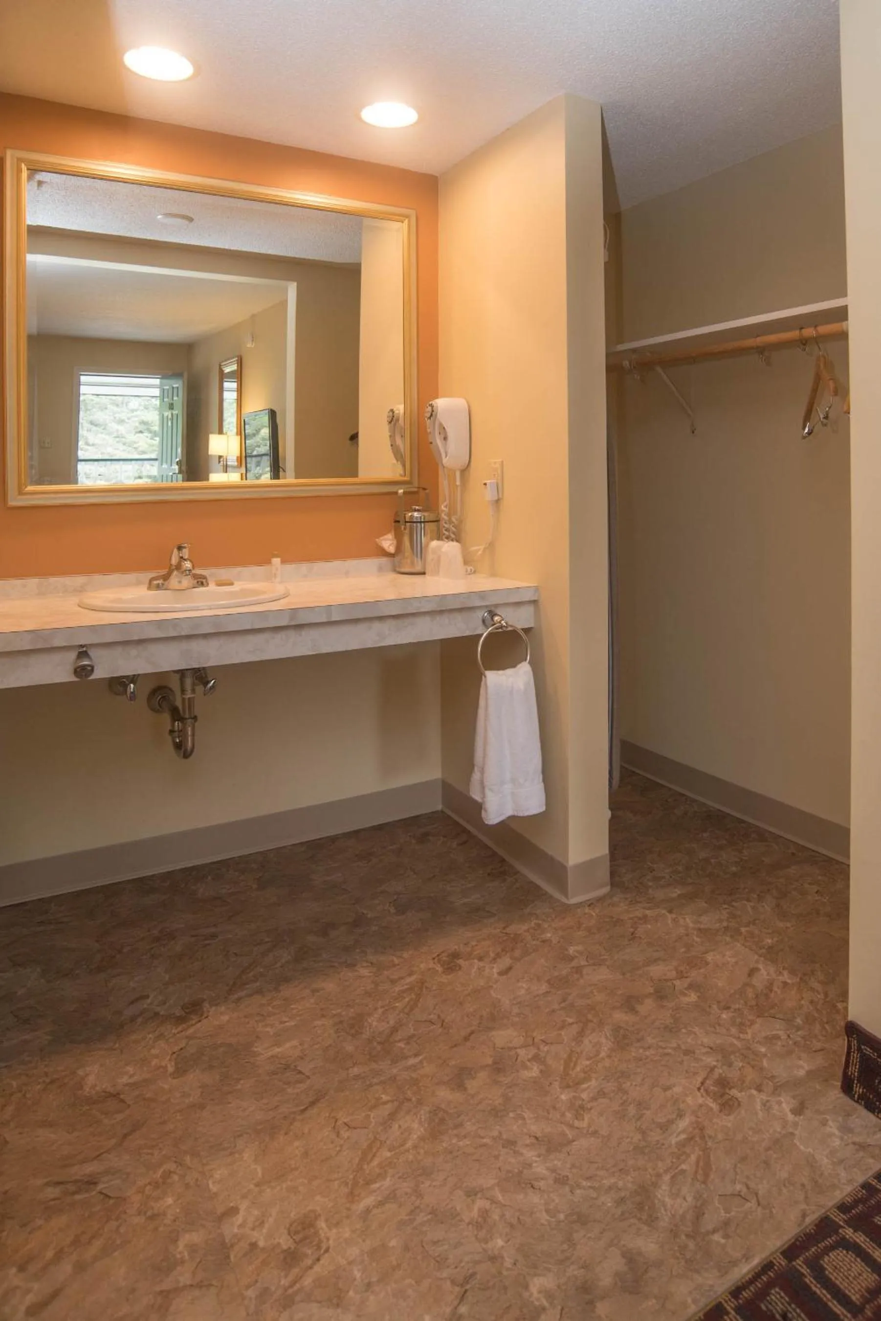 Bathroom in Colonnade Inn