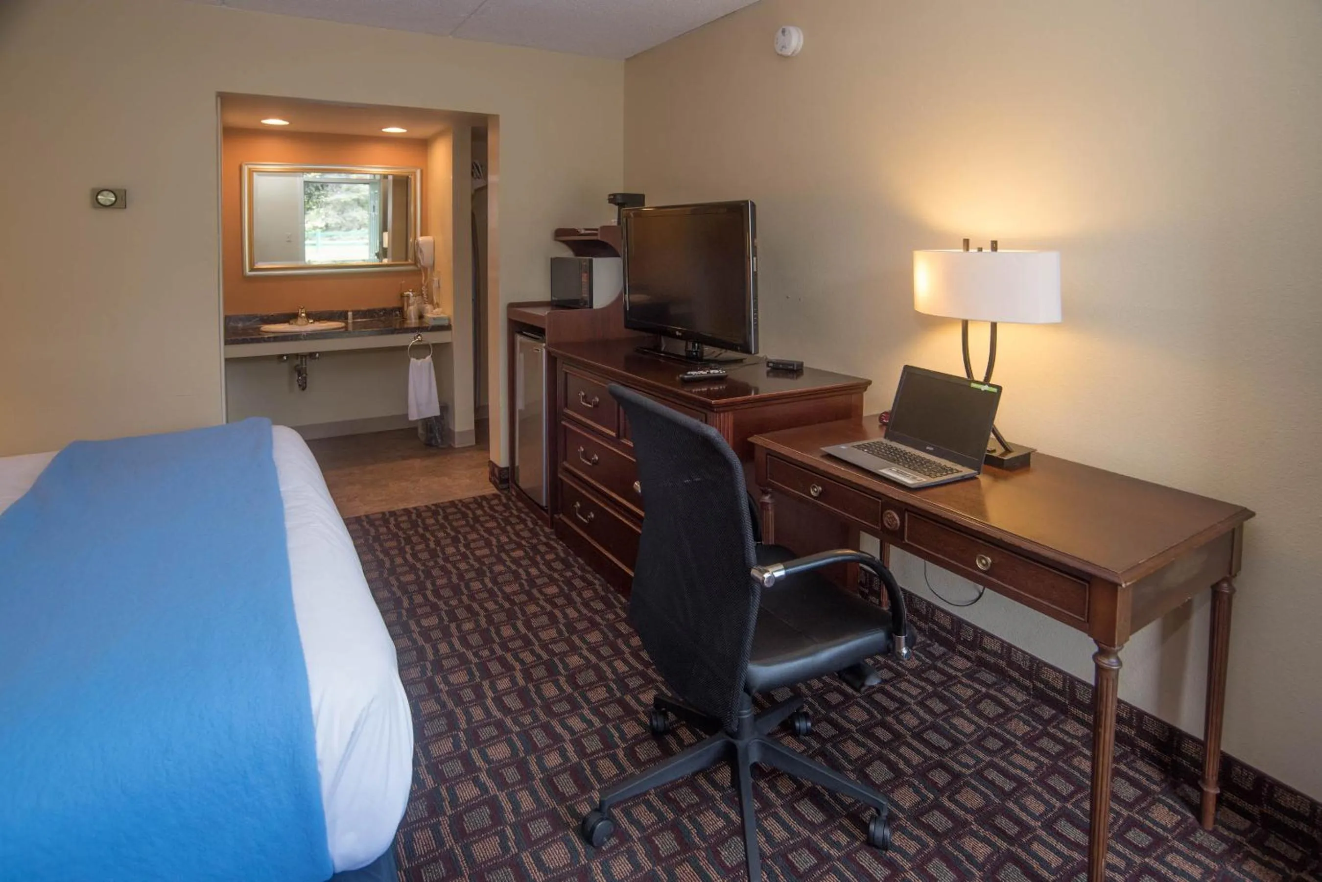 Decorative detail, Bed in Colonnade Inn