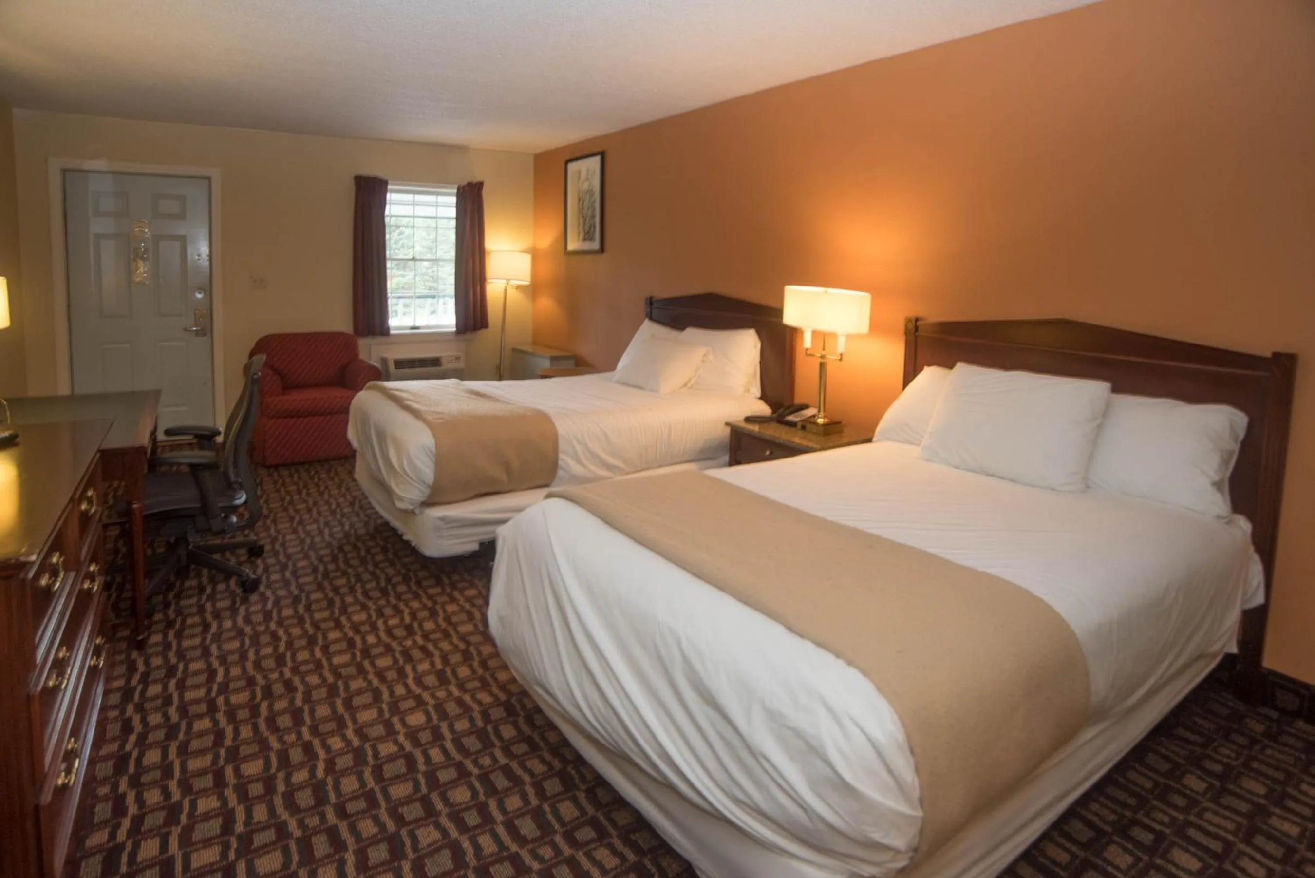 Day, Bed in Colonnade Inn