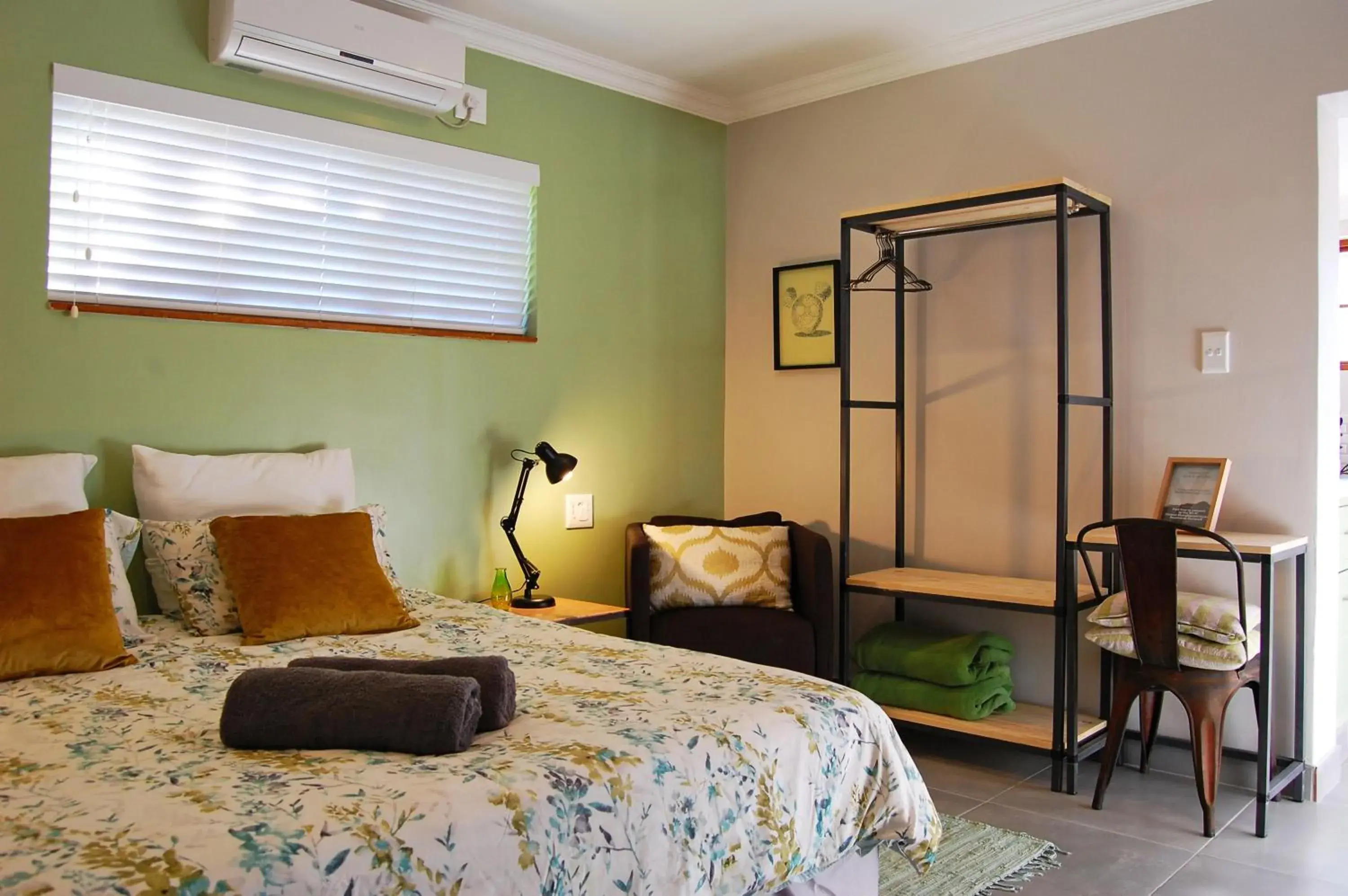 Standard Twin Room - single occupancy in Stonehaven Clarens Standard Twin Room - single occupancy in Stonehaven Clarens