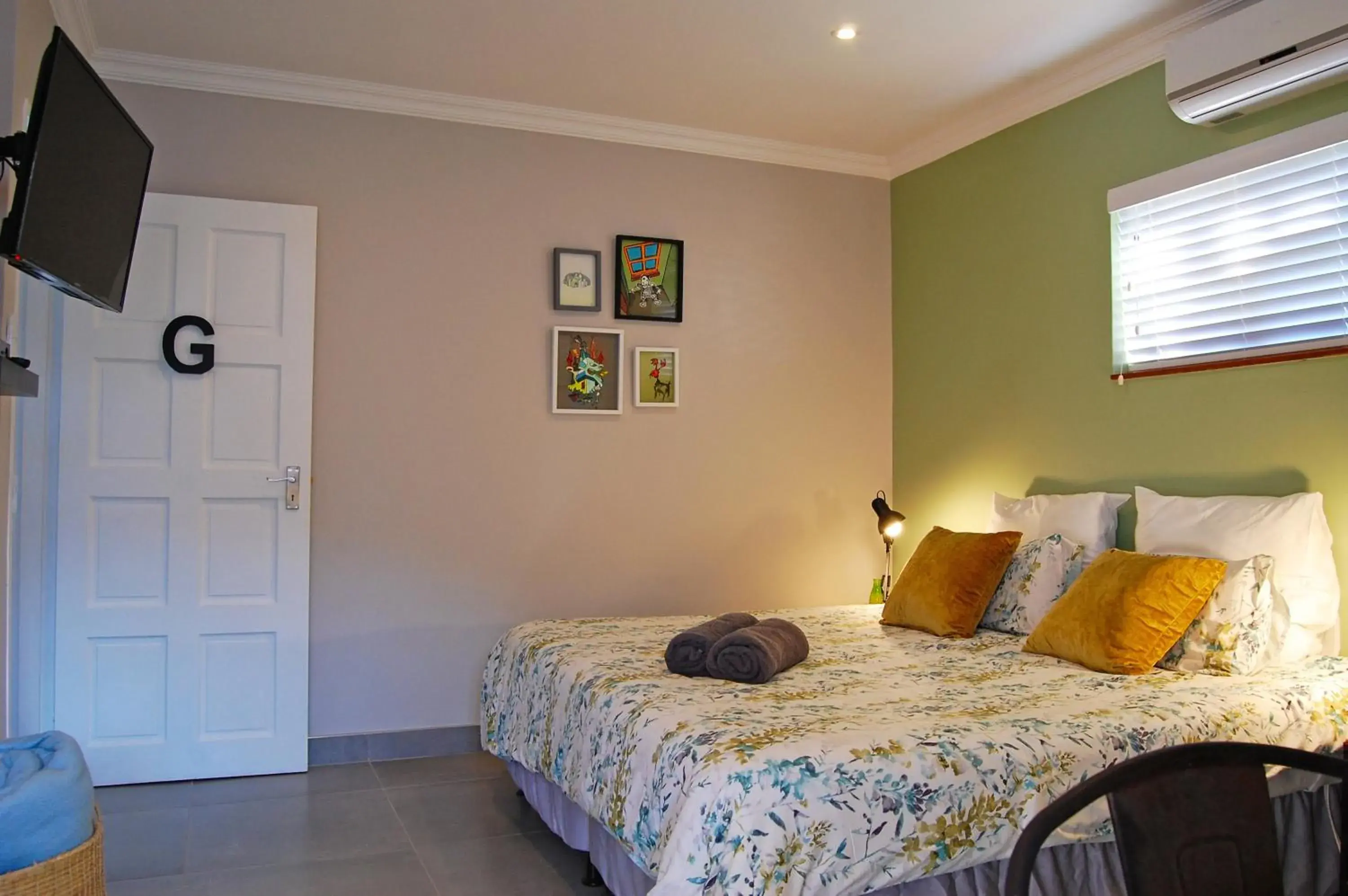 Standard Twin Room - single occupancy in Stonehaven Clarens Standard Twin Room - single occupancy in Stonehaven Clarens